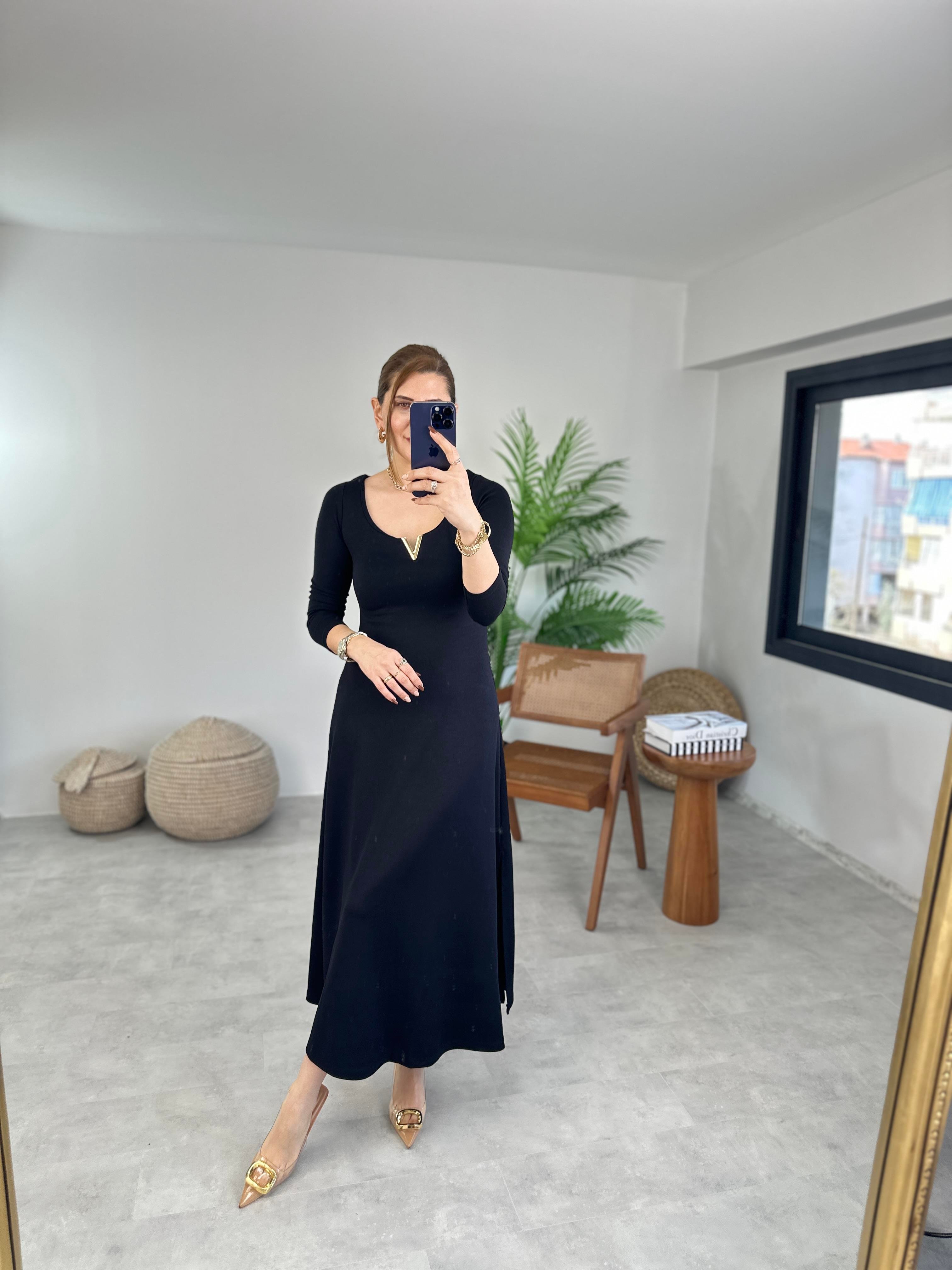 Siyah Yaka Gold Klips Detaylı Elbise
