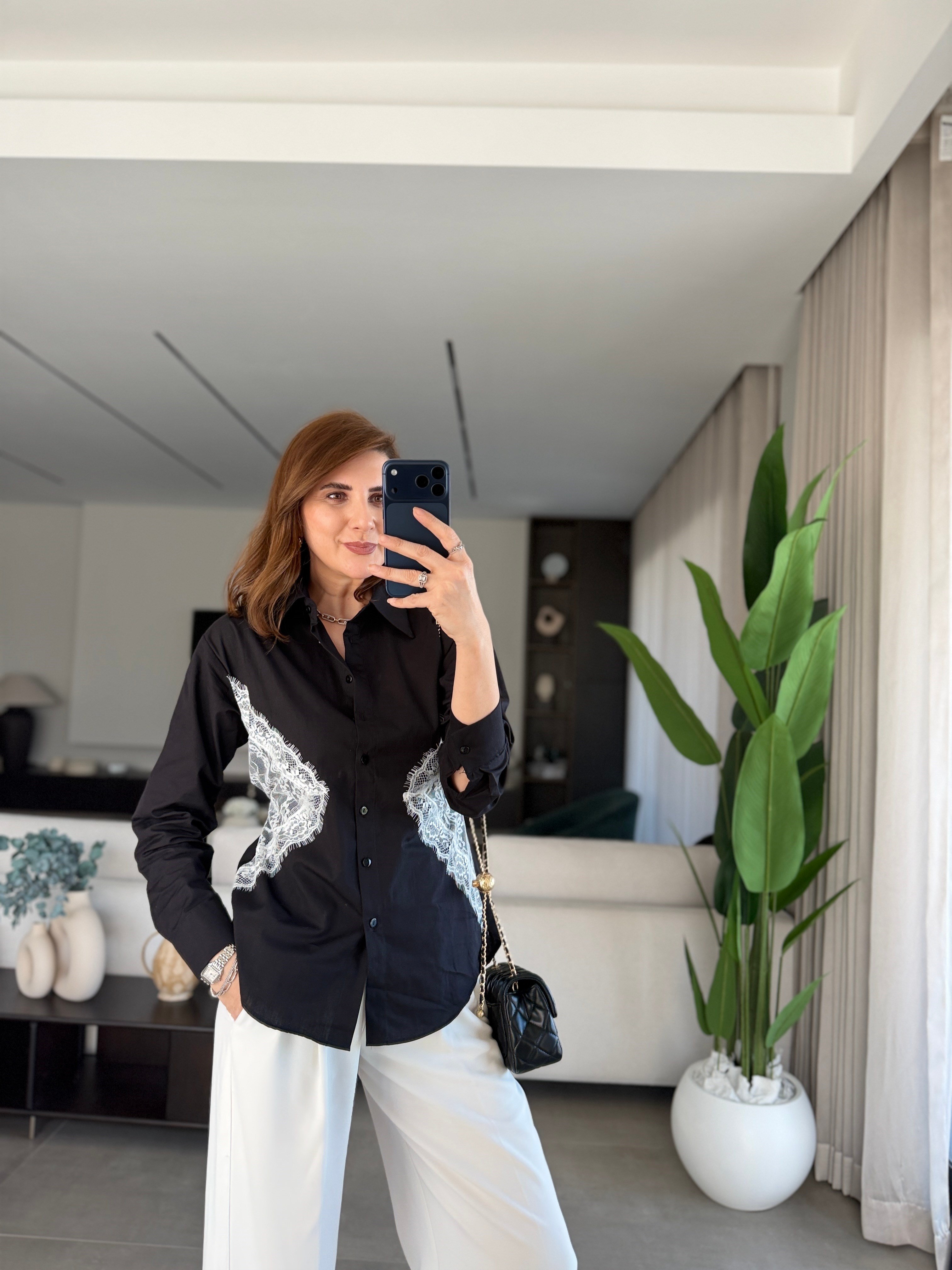 Siyah Yanı Dantel Detaylı Beli İpli Gömlek