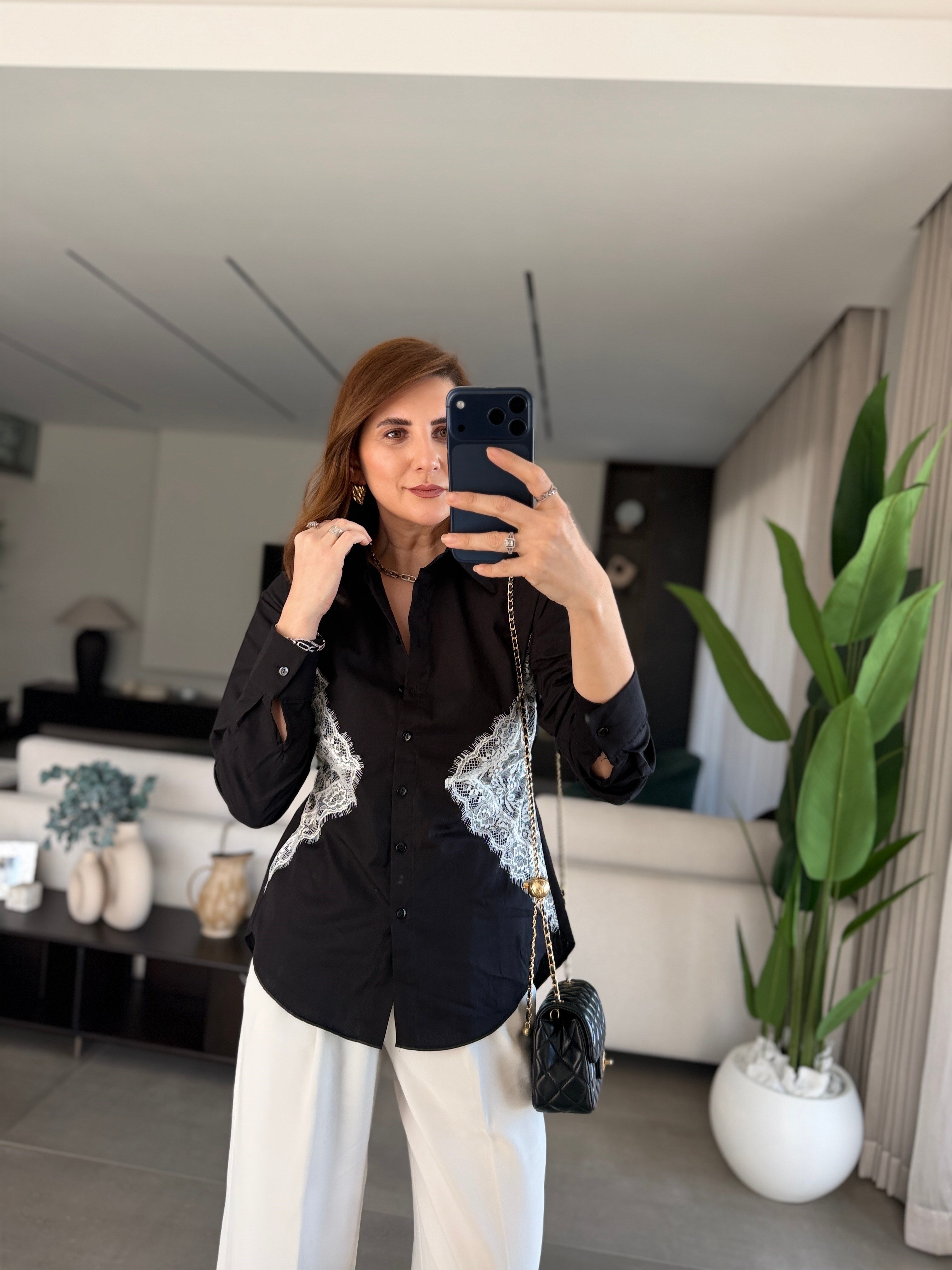 Siyah Yanı Dantel Detaylı Beli İpli Gömlek