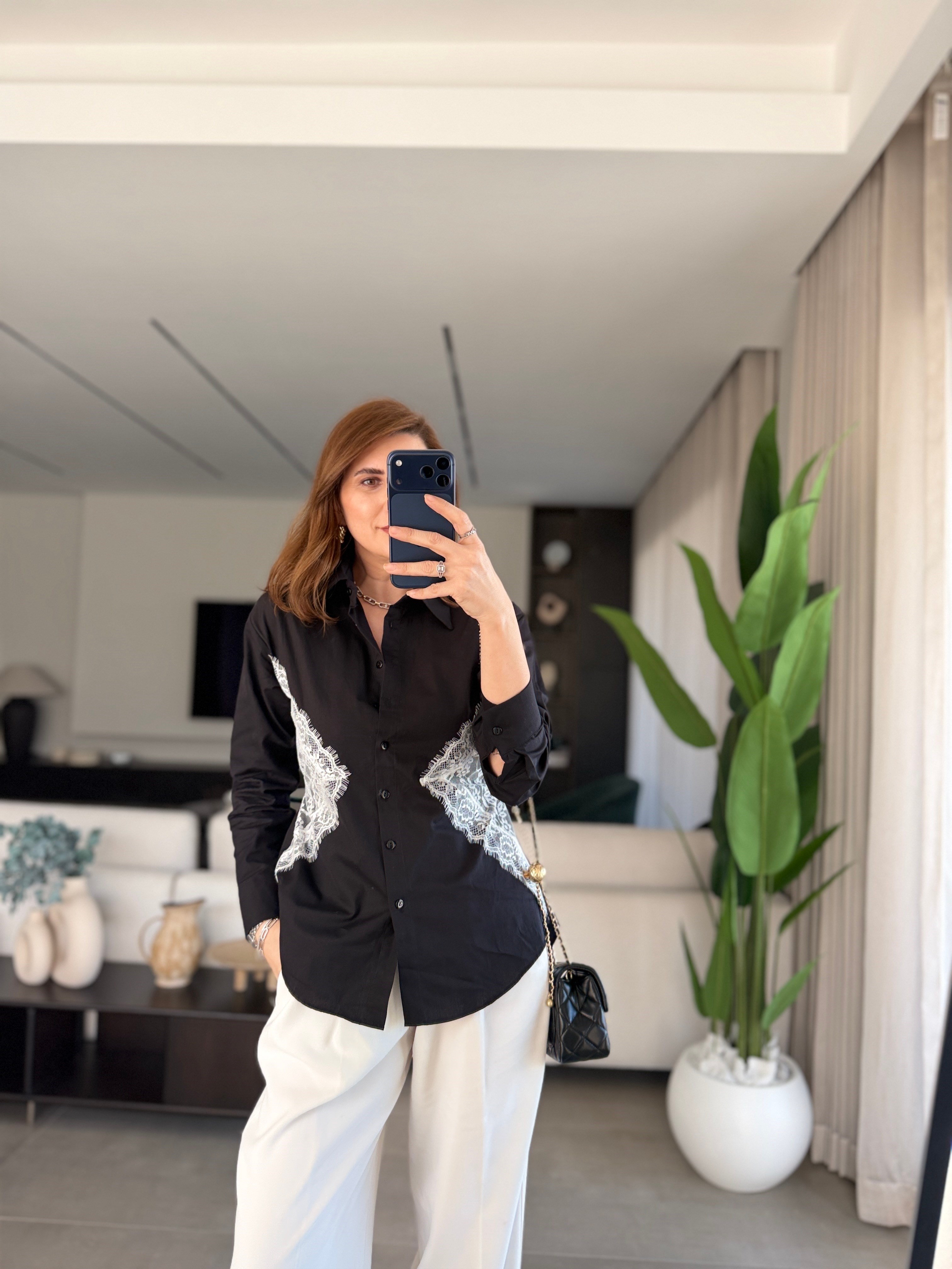 Siyah Yanı Dantel Detaylı Beli İpli Gömlek