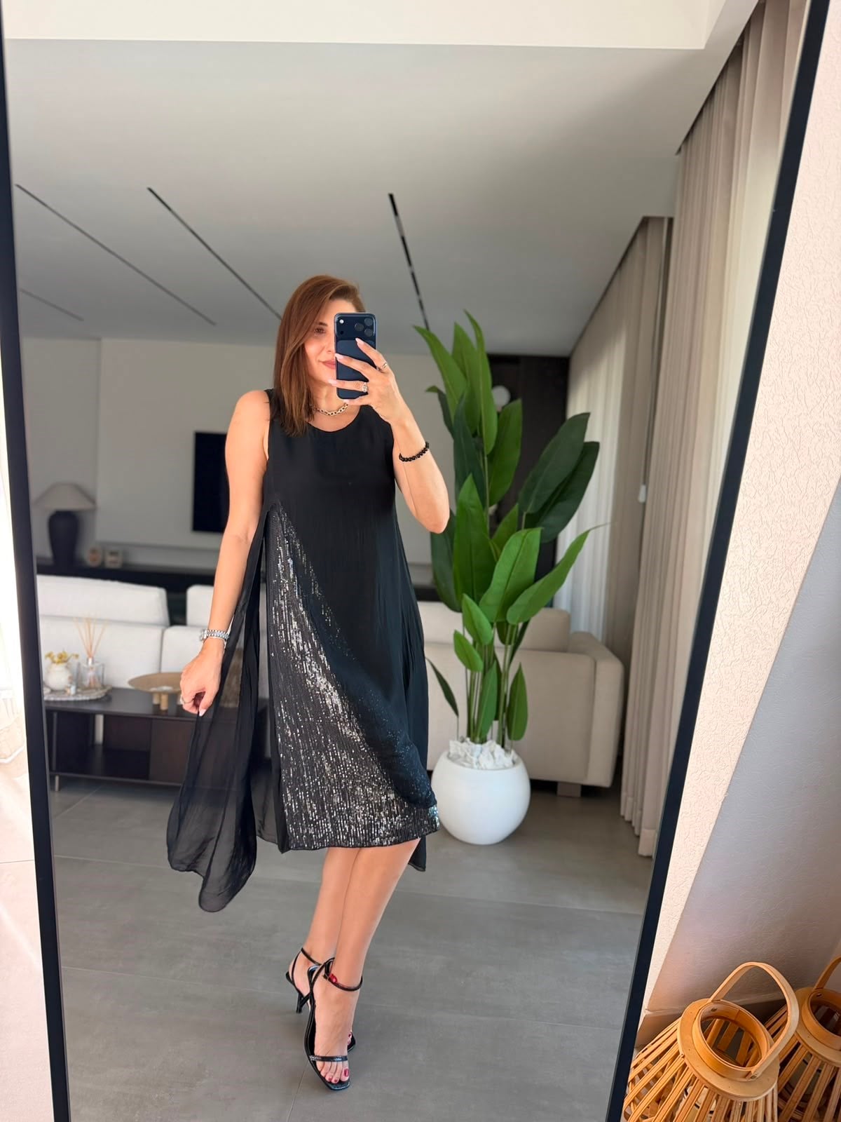 Siyah Yanı Pullu Elbise