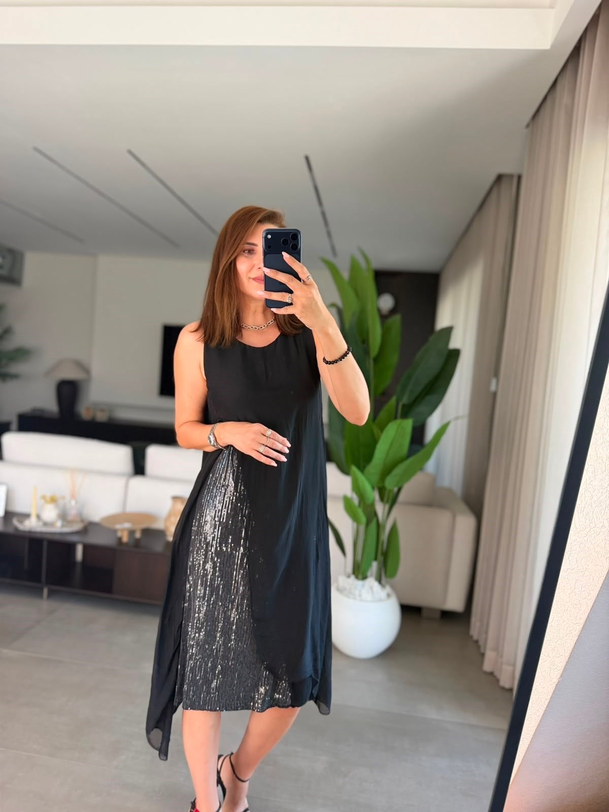 Siyah Yanı Pullu Elbise