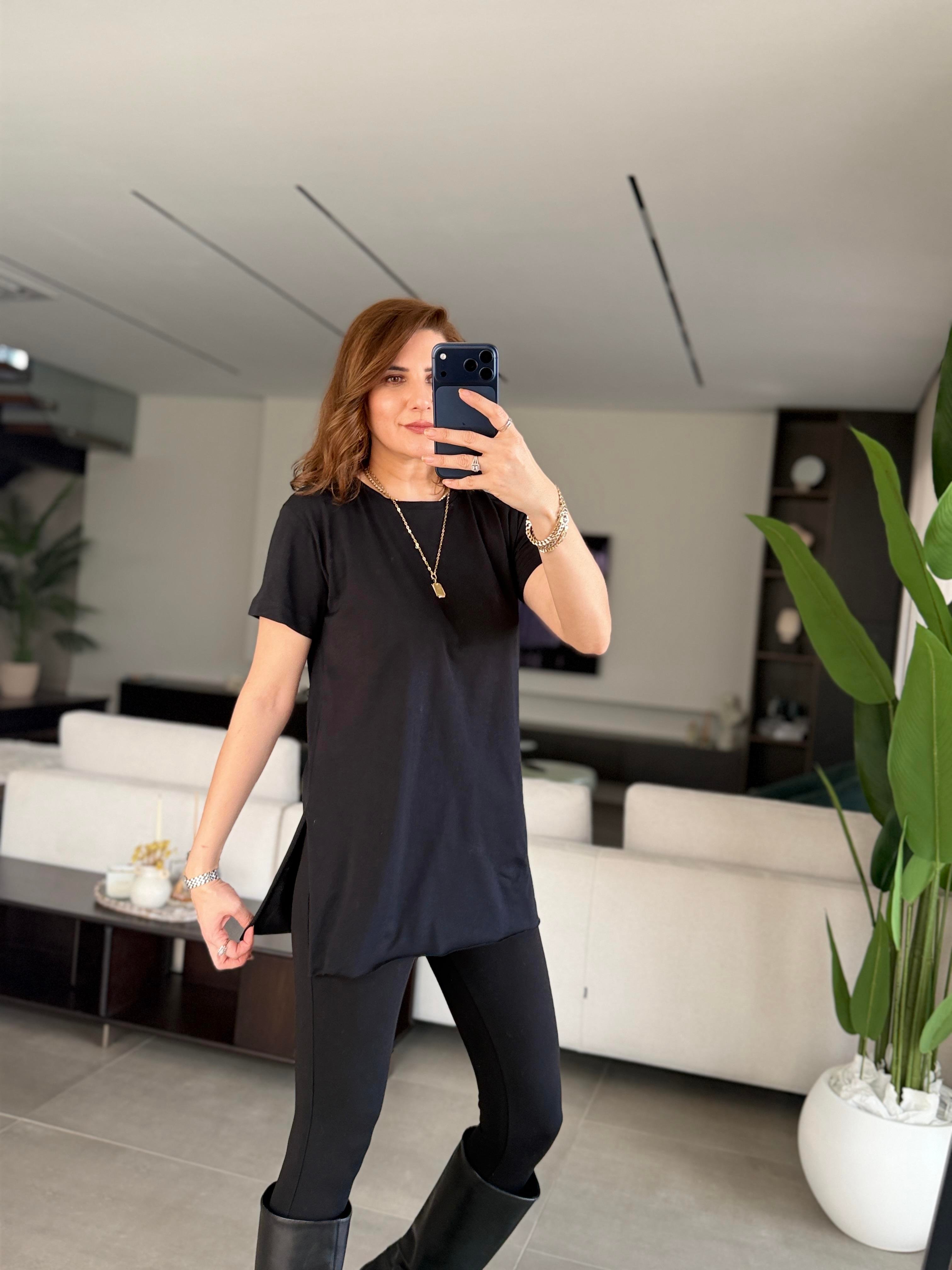 Siyah Yanları Yırtmaçlı Basic T-shirt