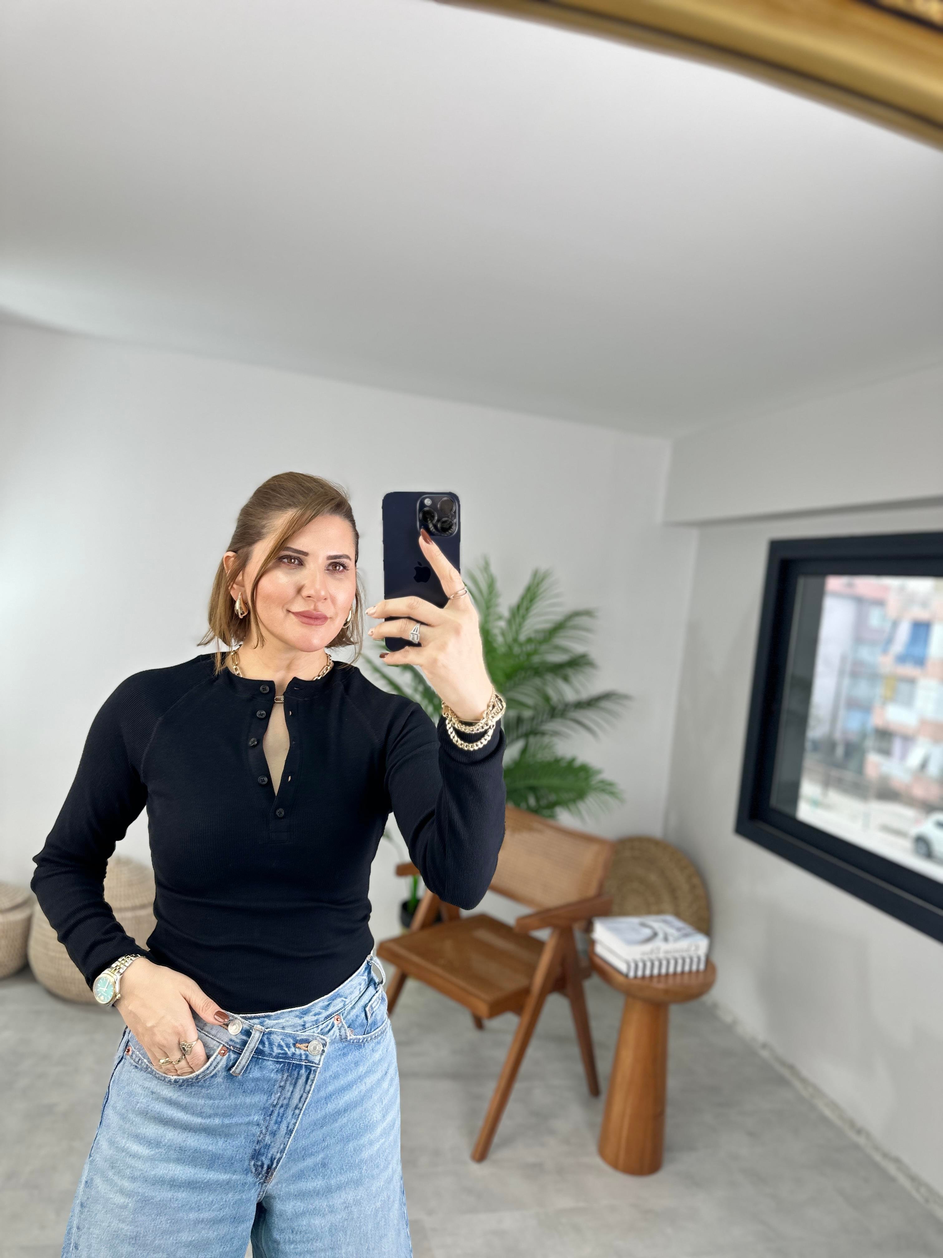 Siyah Yarım Düğmeli Fitilli Bluz
