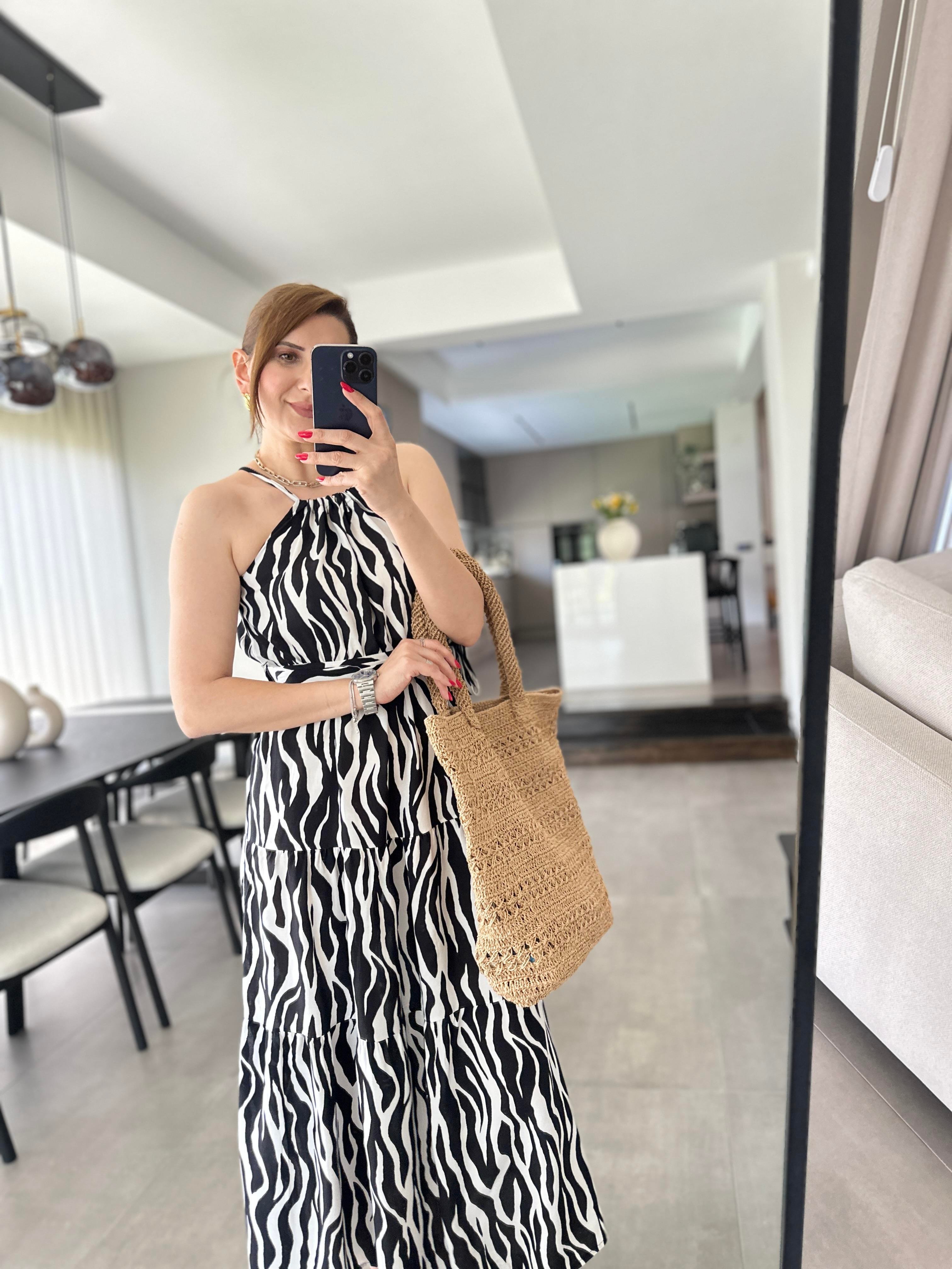 Siyah Zebra Desenli Boyundan Bağlamalı Elbise