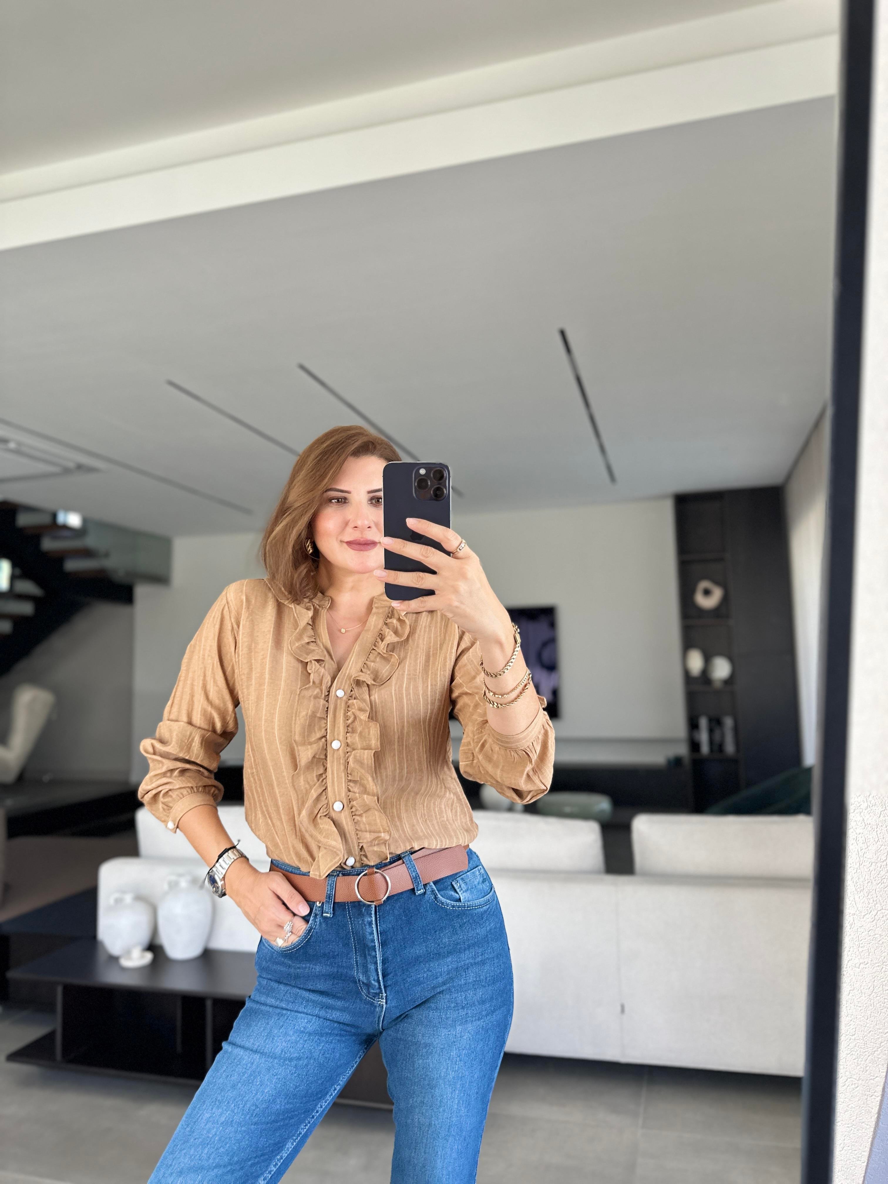 Tarçın Fırfırlı Boncuk Düğmeli Gömlek