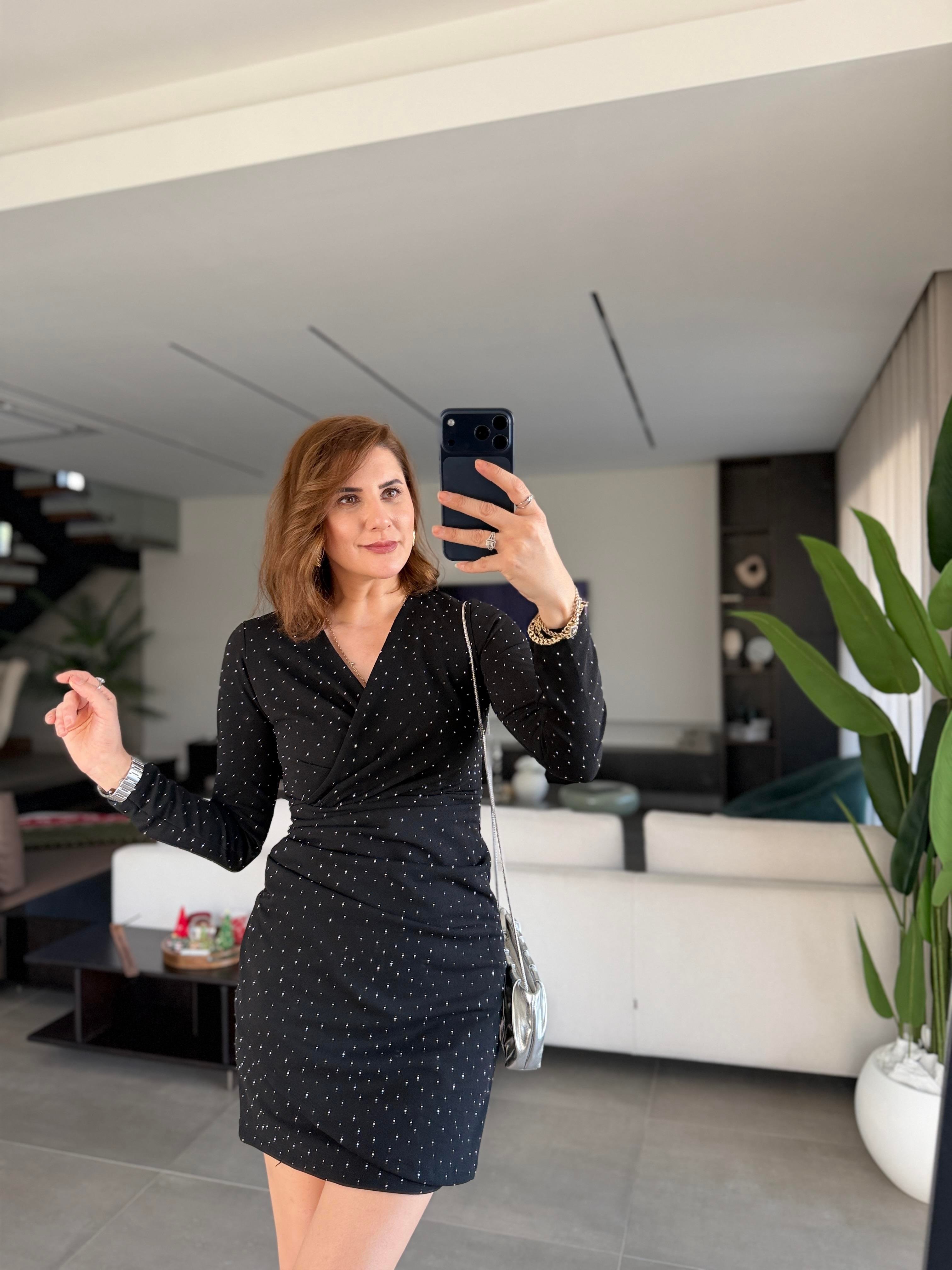 Taşlı V Yaka Drapeli Elbise