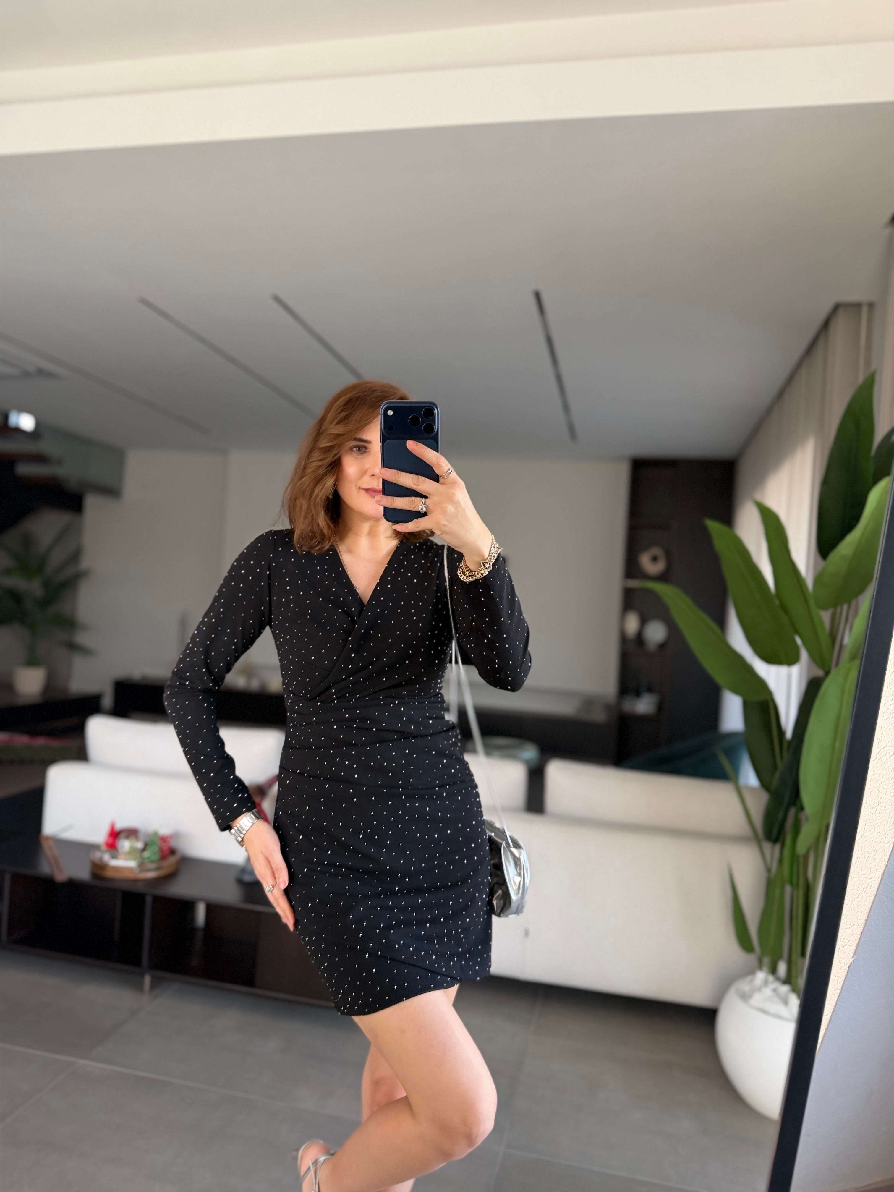 Taşlı V Yaka Drapeli Elbise