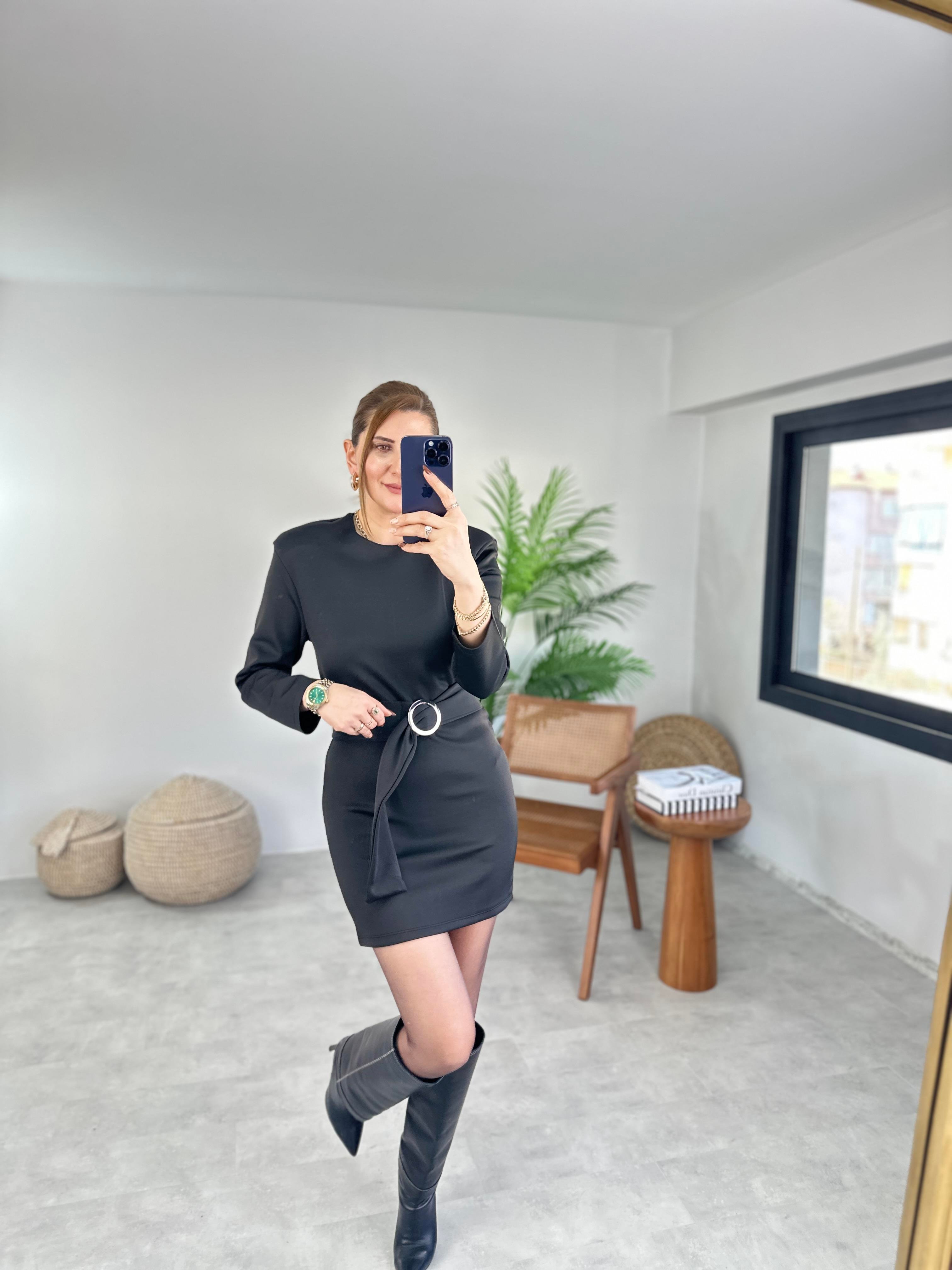 Tokalı Kemer Detaylı Elbise
