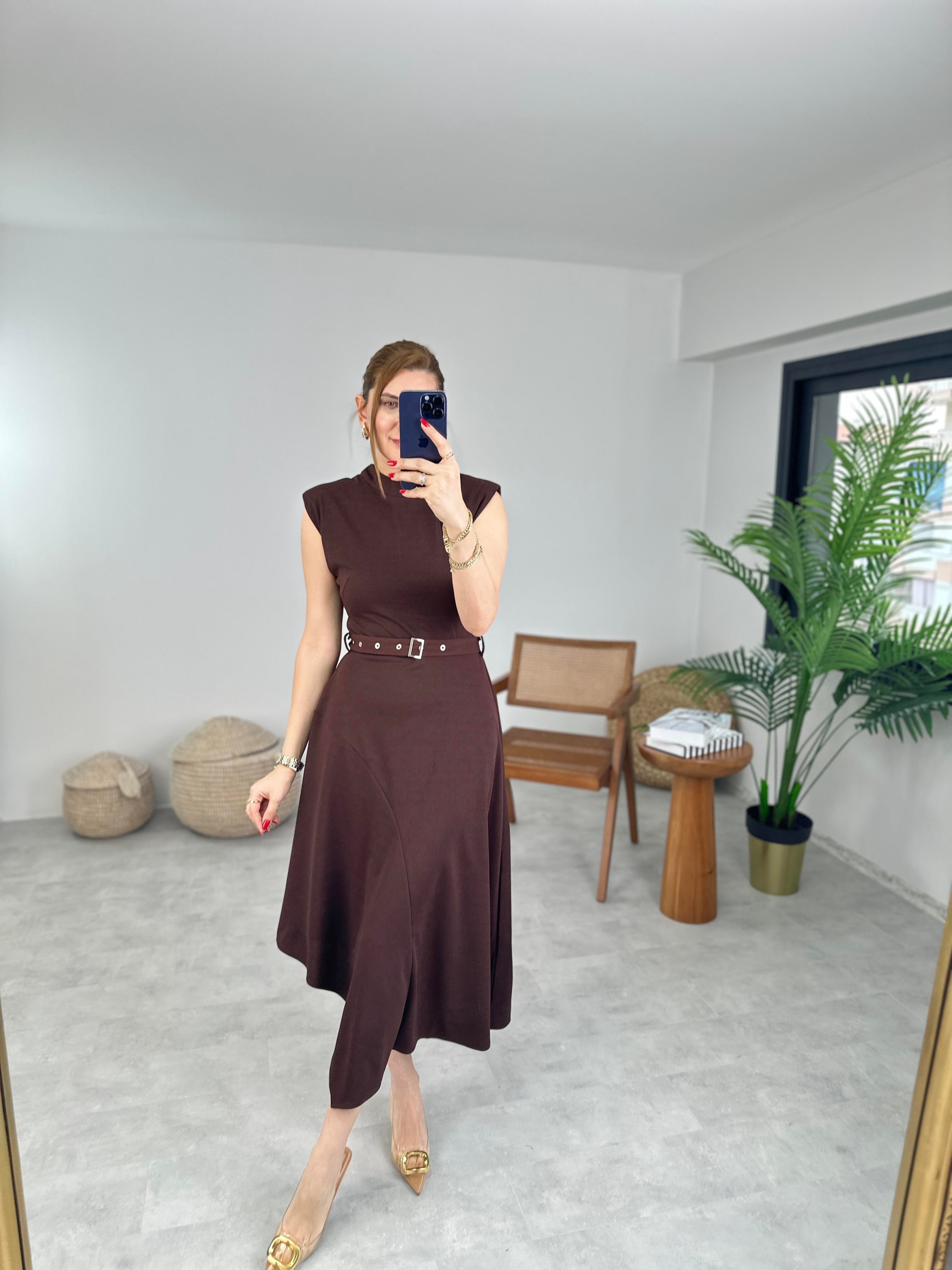 Vatkalı Kemer Detaylı Elbise