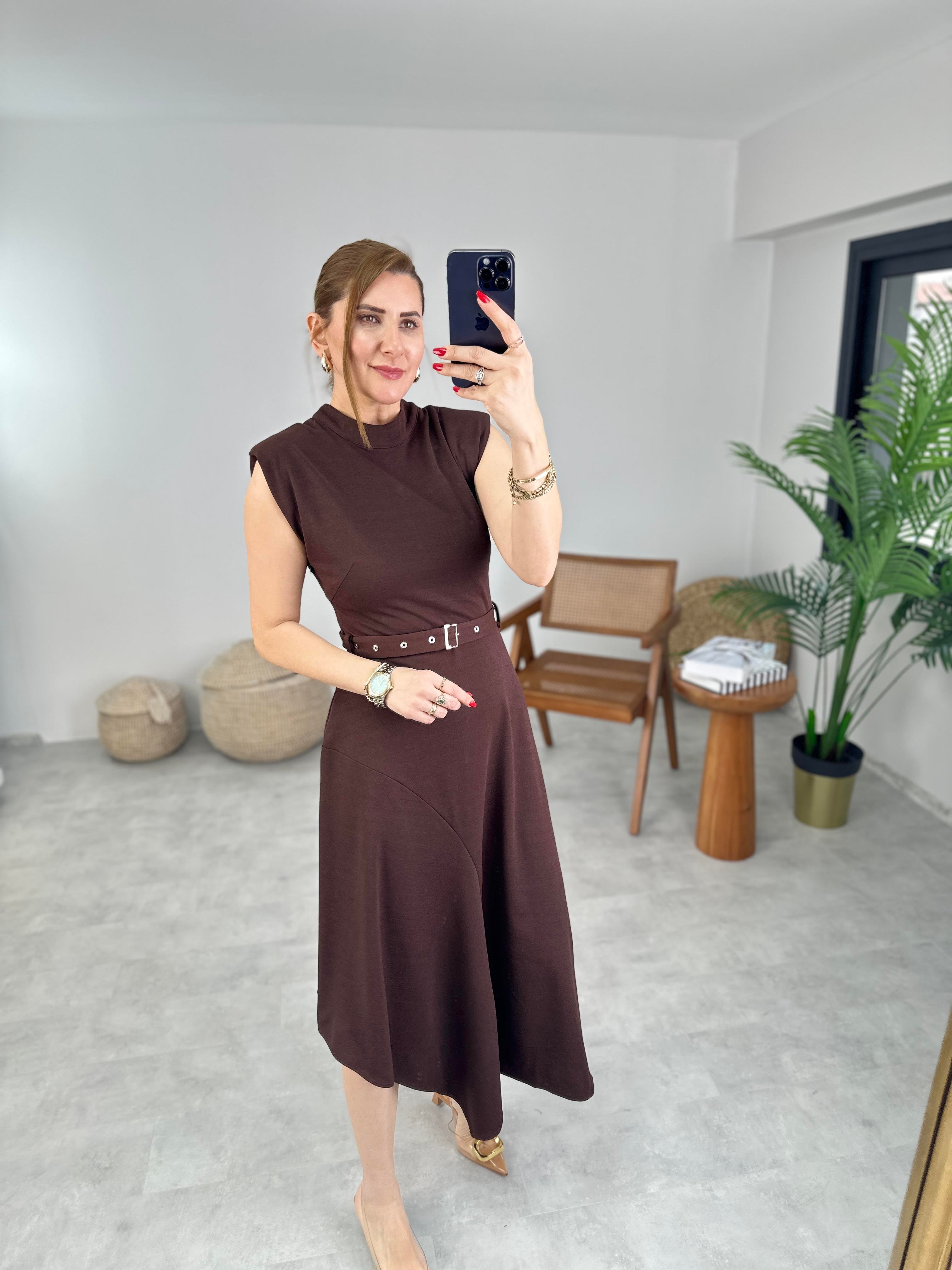 Vatkalı Kemer Detaylı Elbise