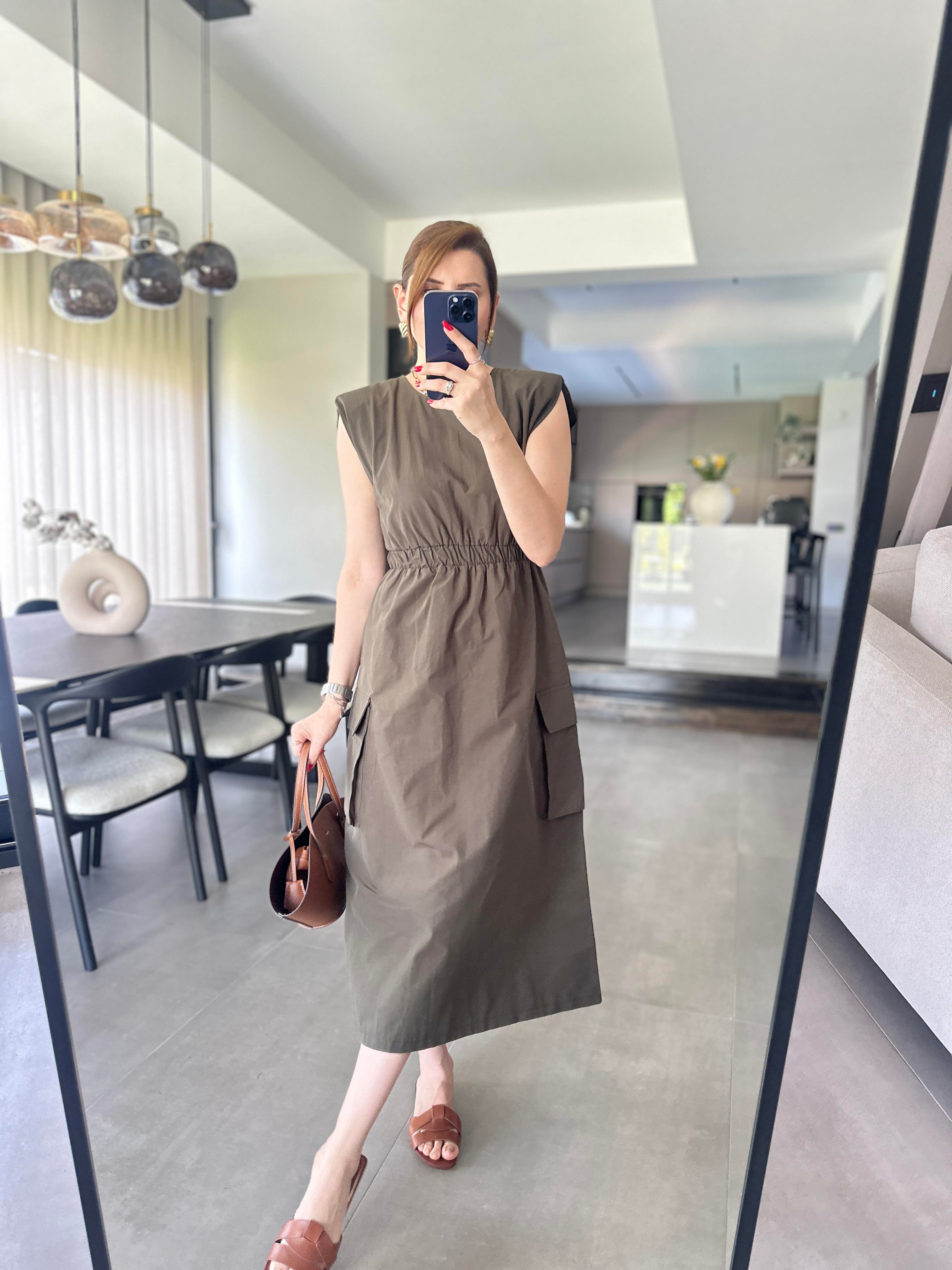Vatkalı Kolsuz Yanları Cepli Elbise
