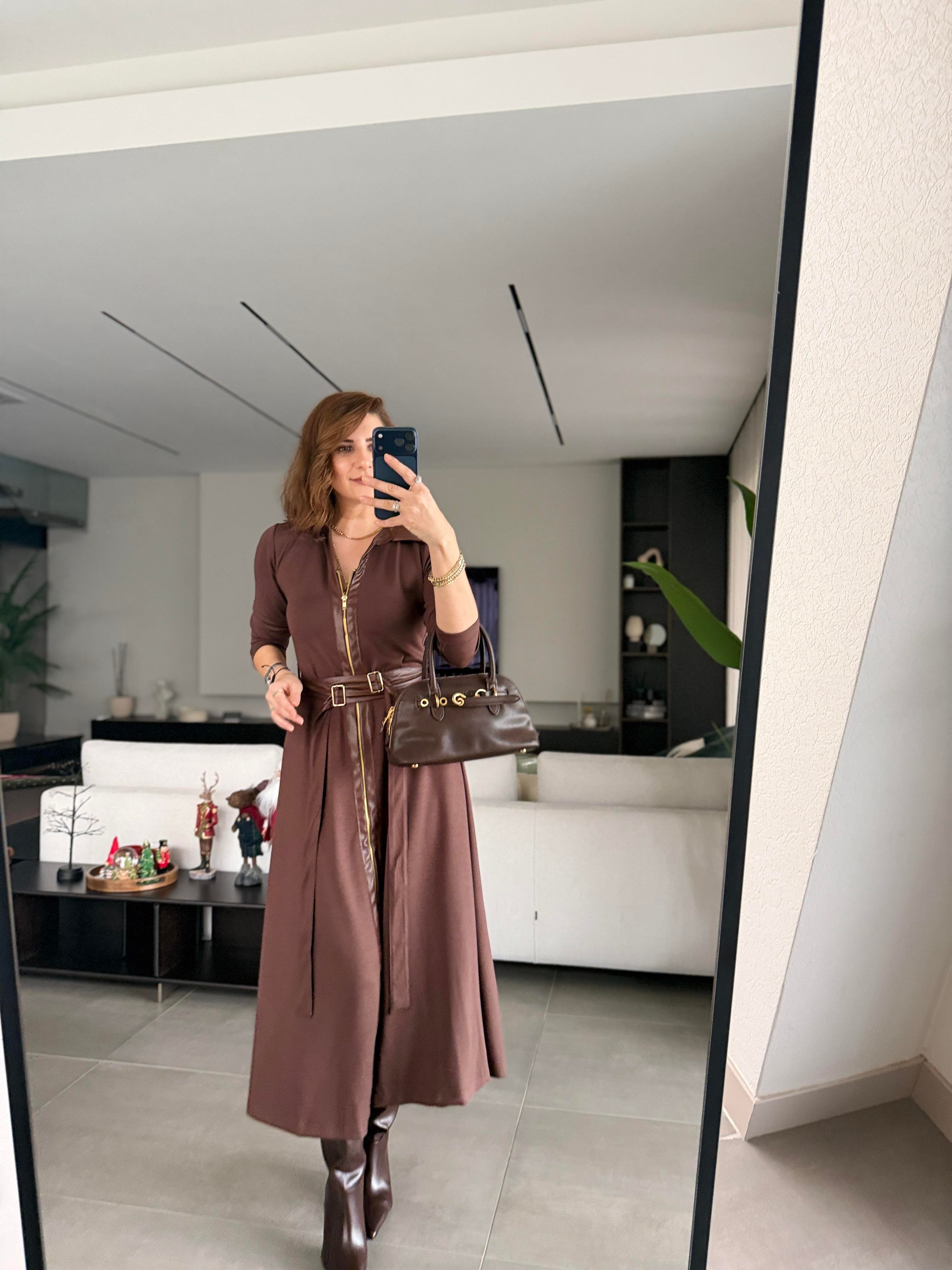 Yaka Deri Detaylı Önü Fermuarlı Modal Elbise