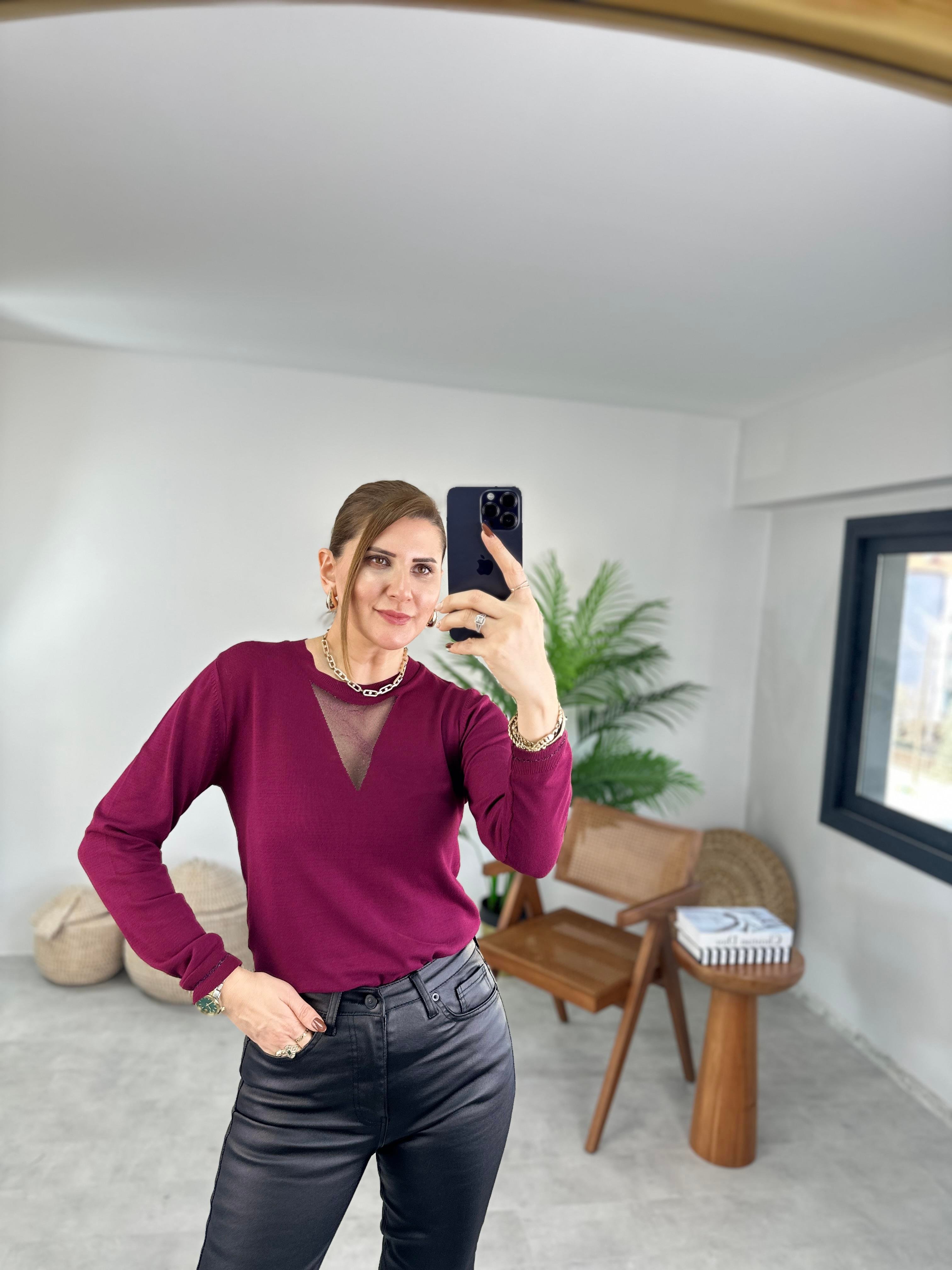 Yaka Detaylı Triko Bluz