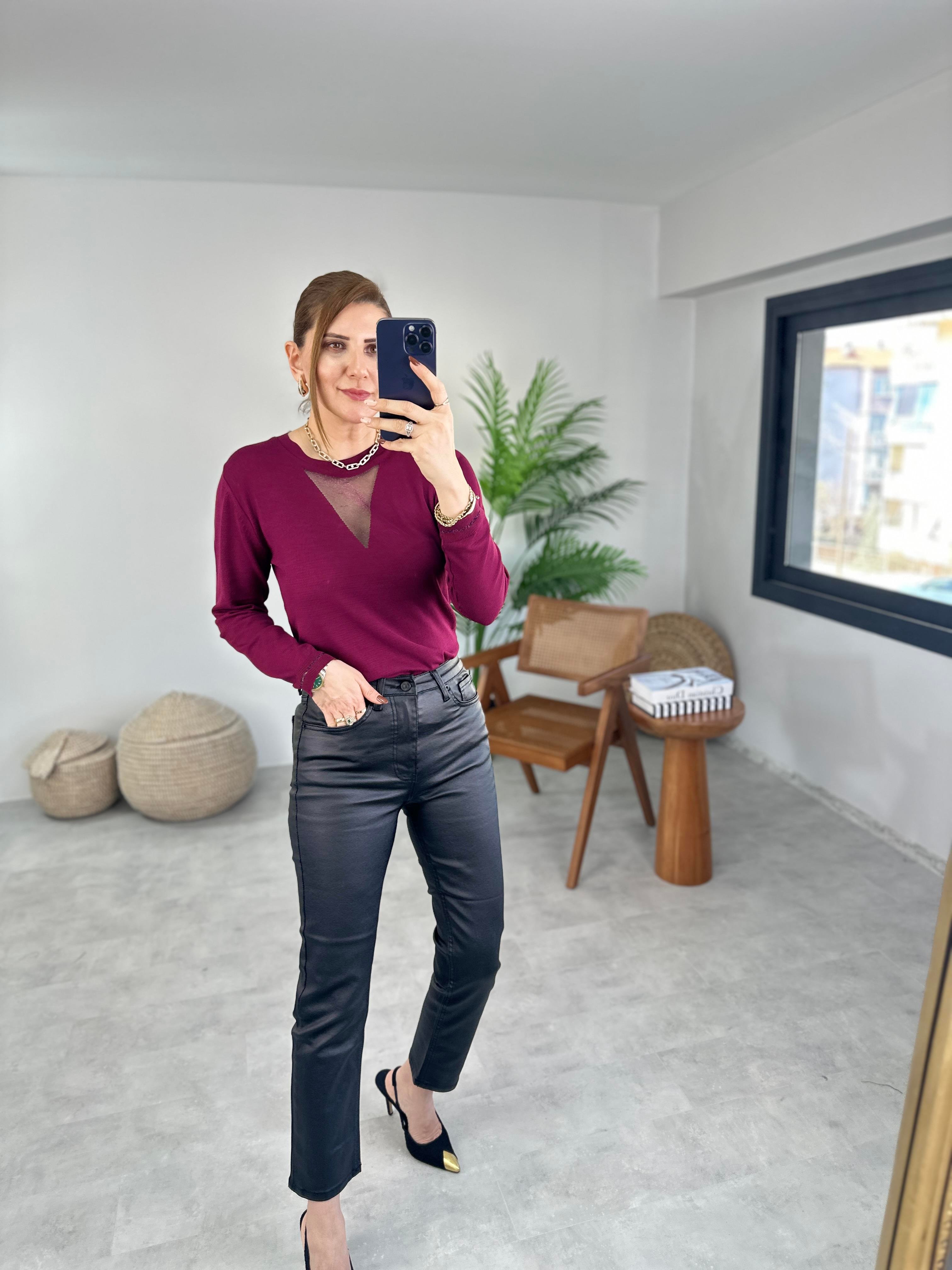 Yaka Detaylı Triko Bluz