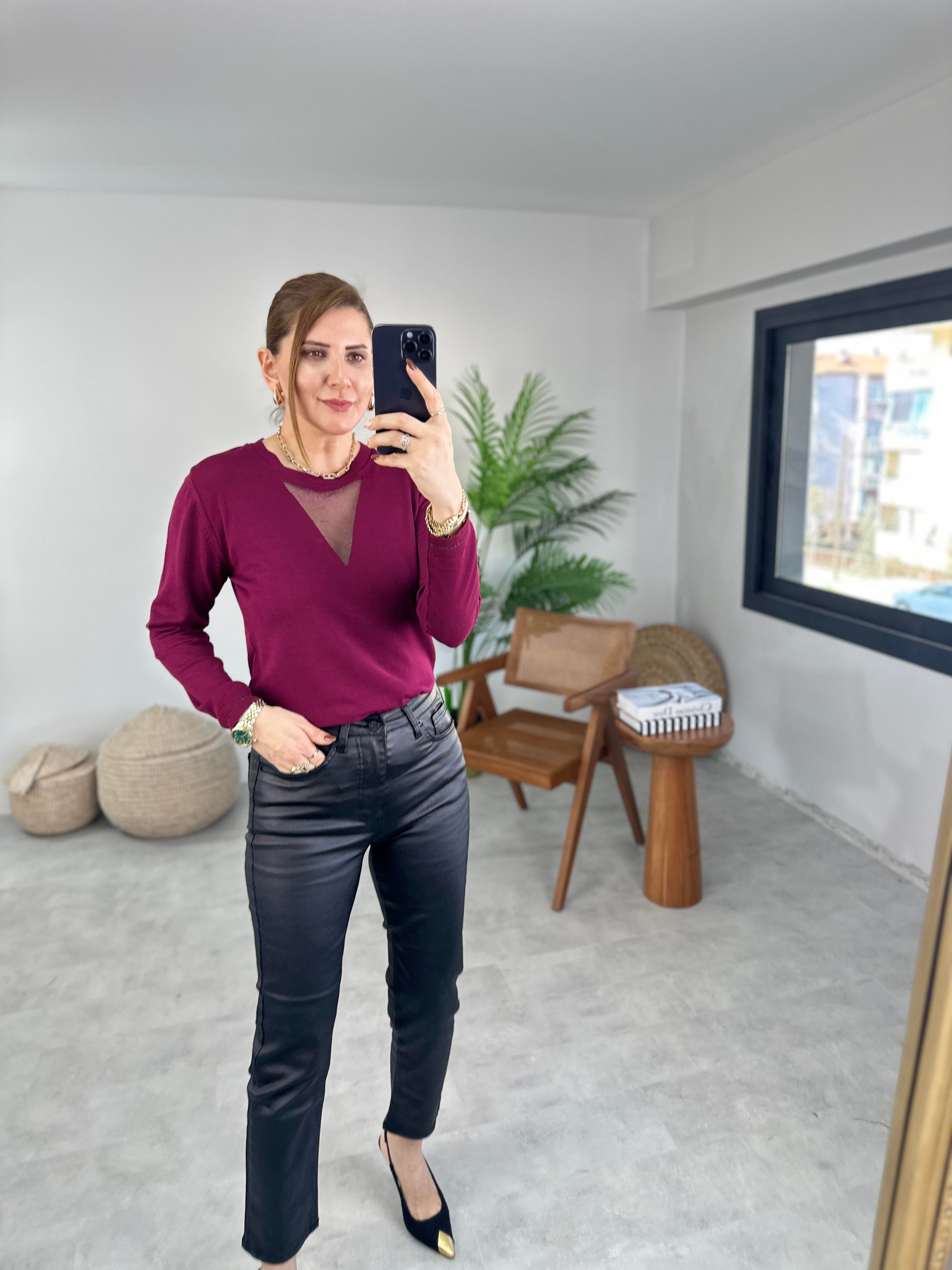 Yaka Detaylı Triko Bluz