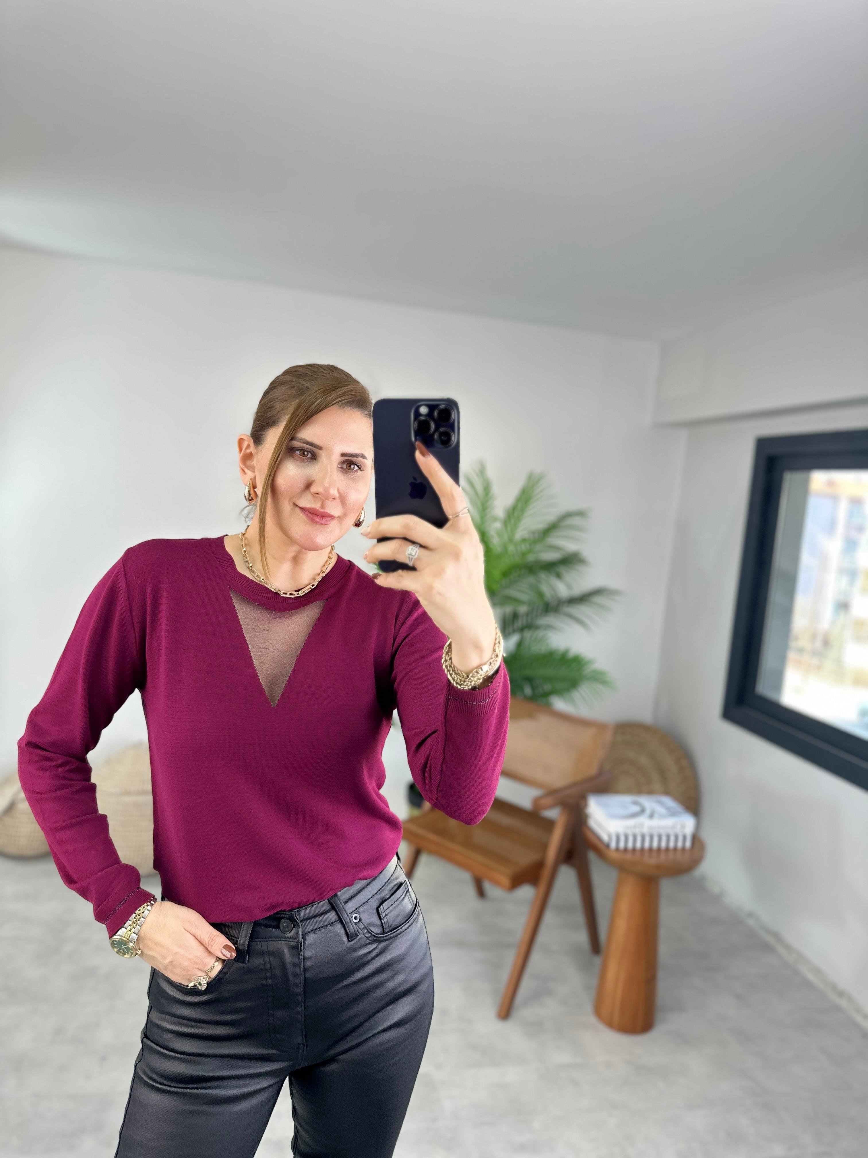 Yaka Detaylı Triko Bluz