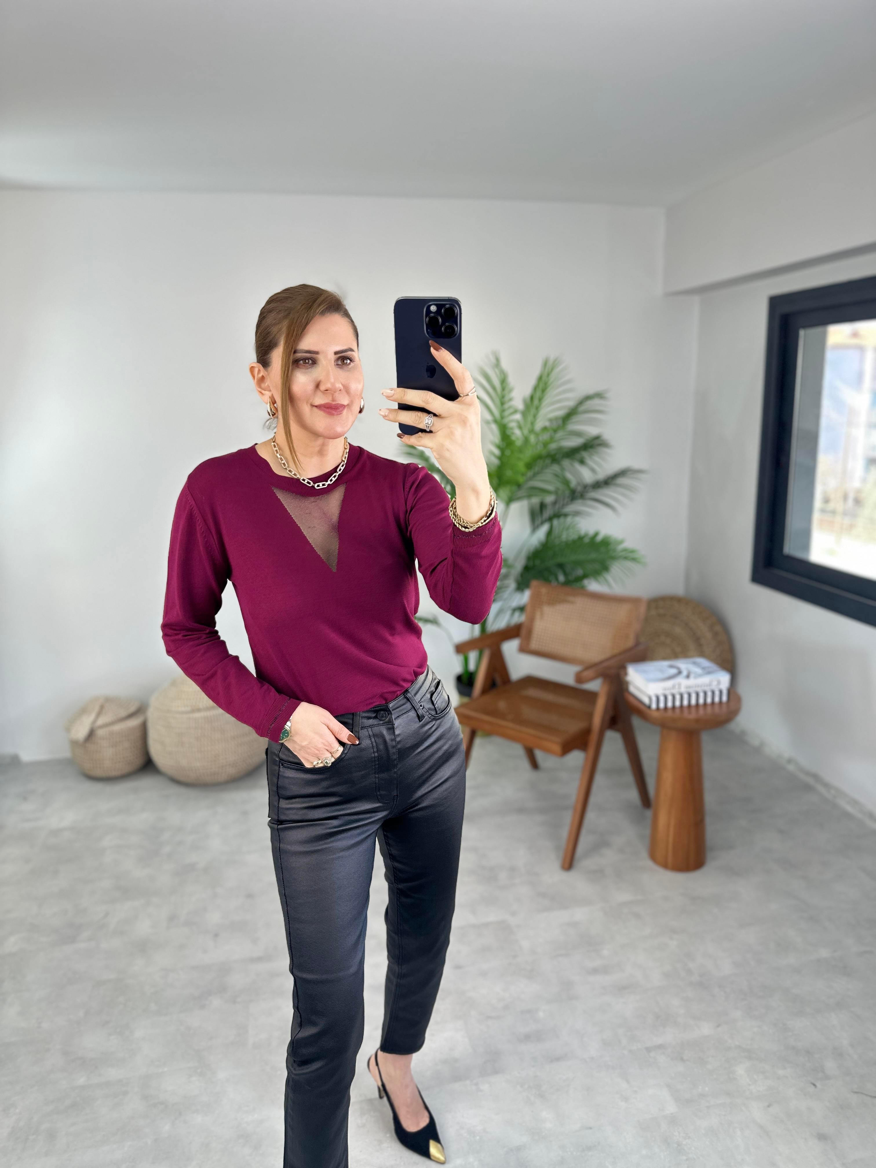 Yaka Detaylı Triko Bluz