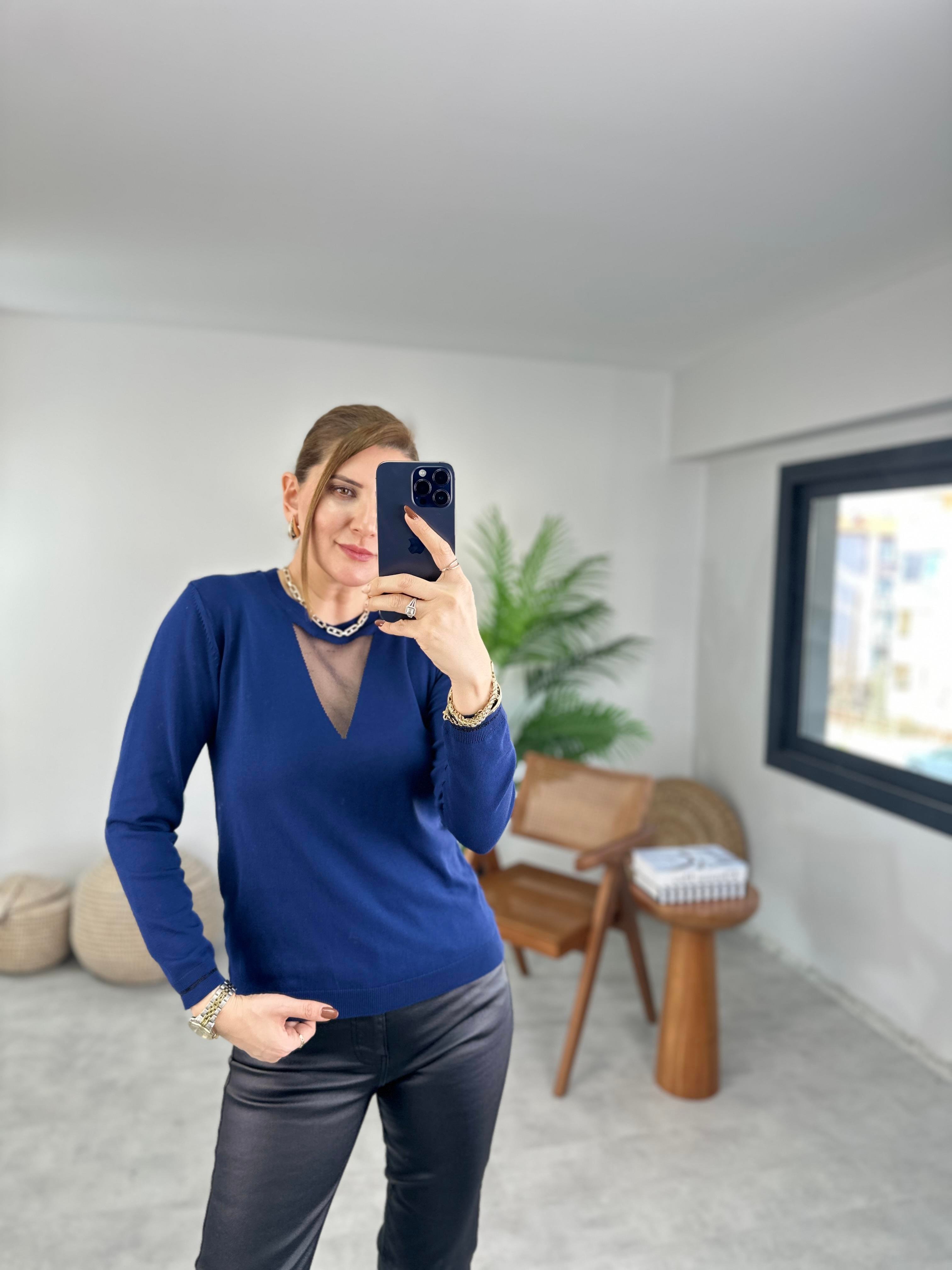 Yaka Detaylı Triko Bluz