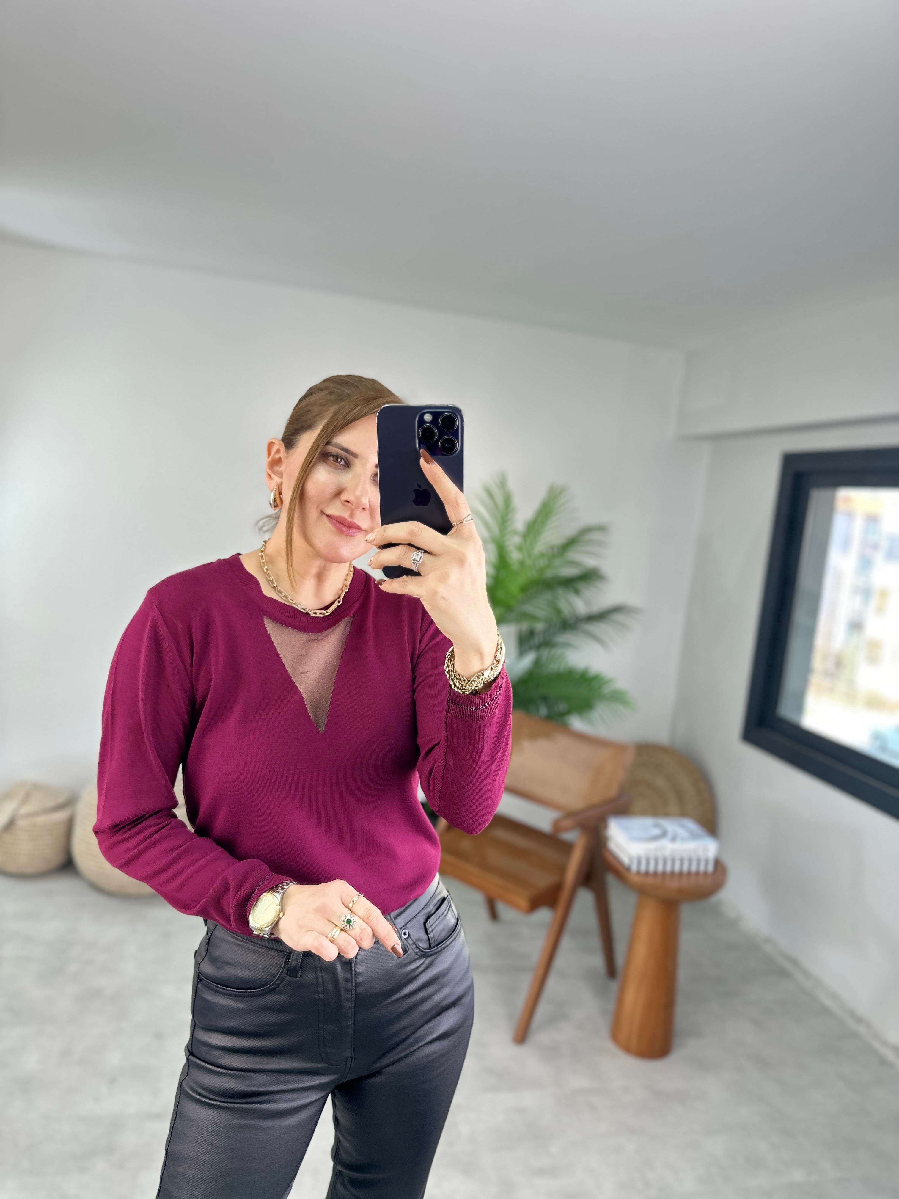 Yaka Detaylı Triko Bluz