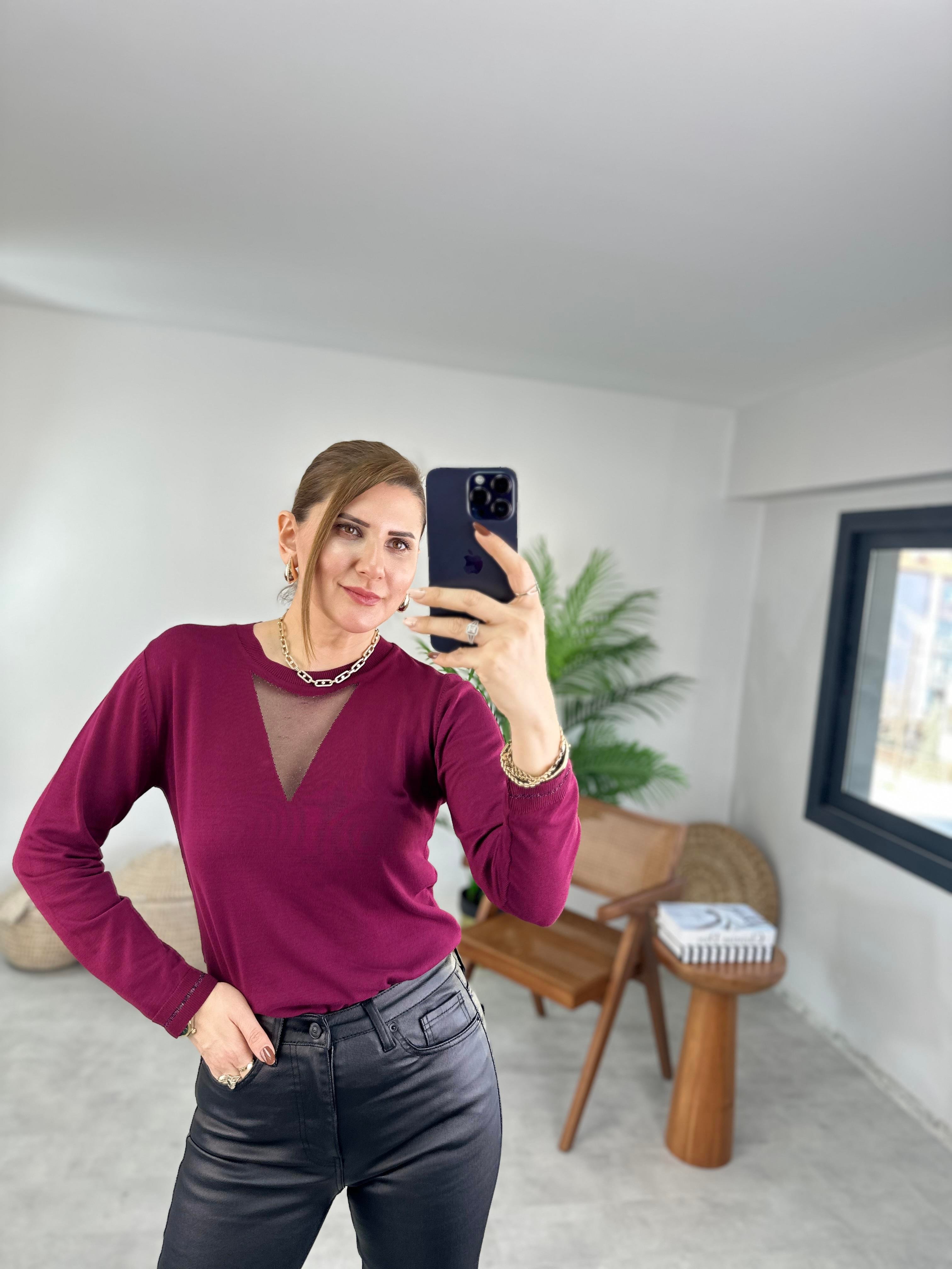 Yaka Detaylı Triko Bluz
