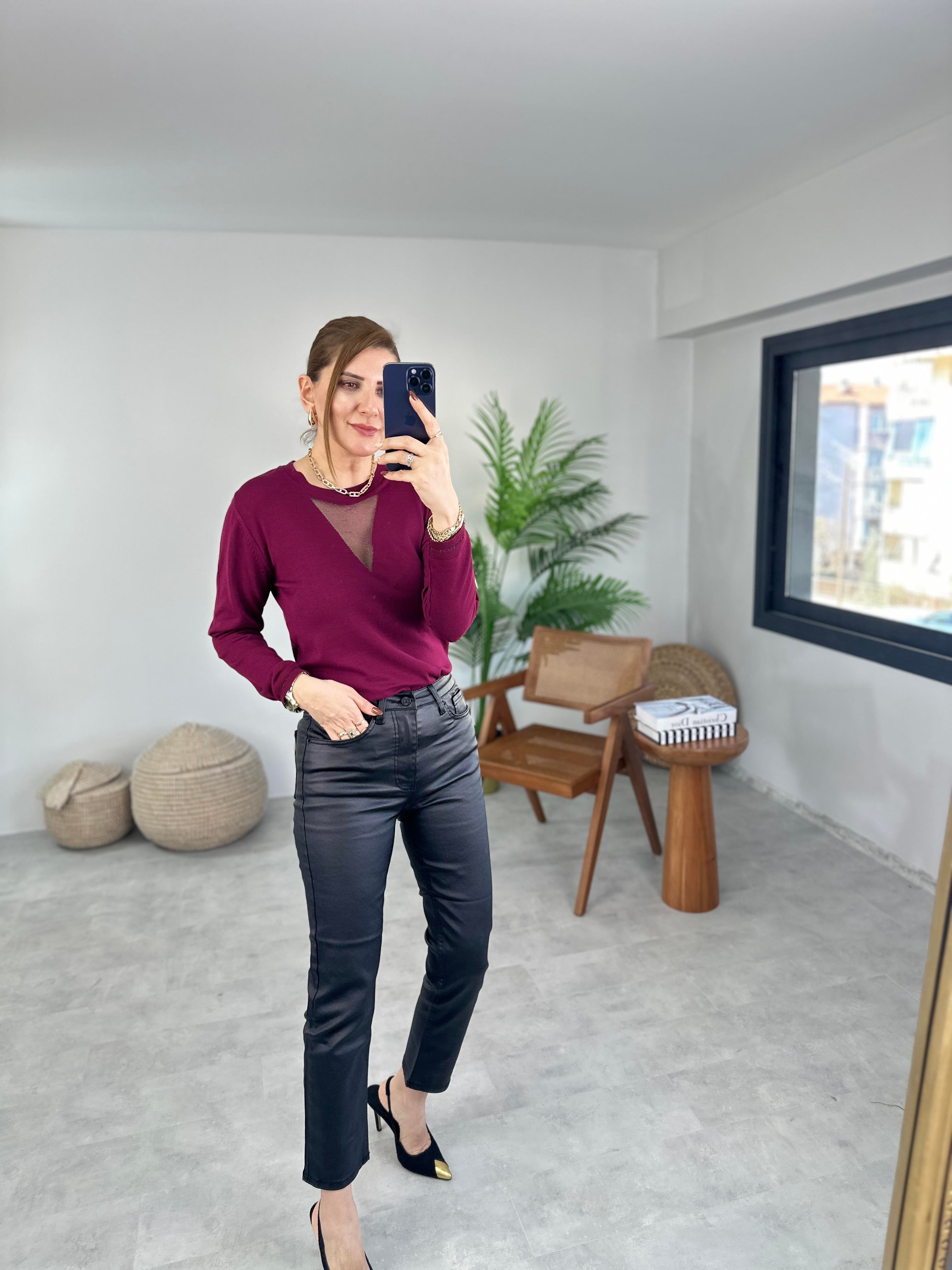 Yaka Detaylı Triko Bluz
