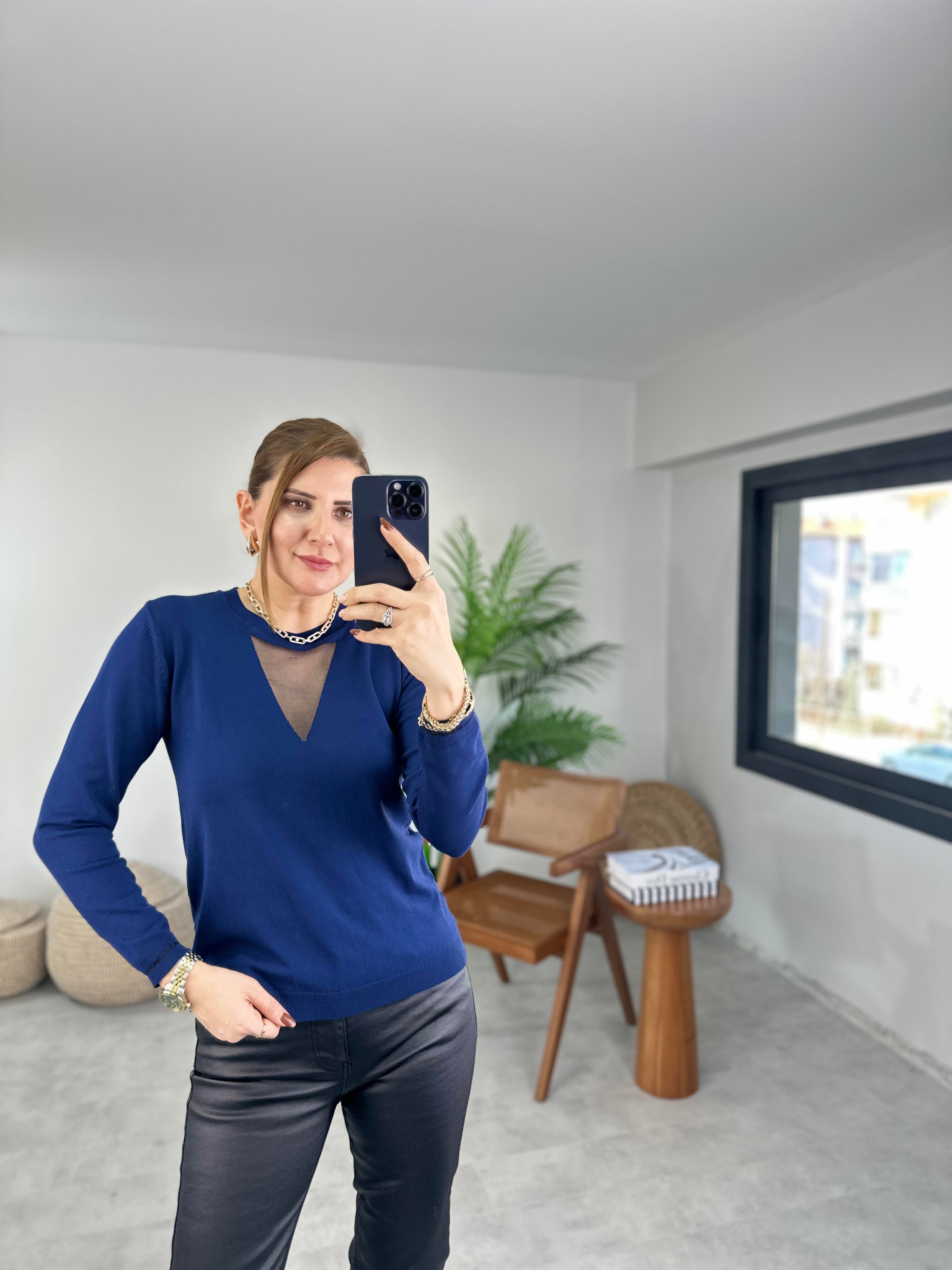 Yaka Detaylı Triko Bluz