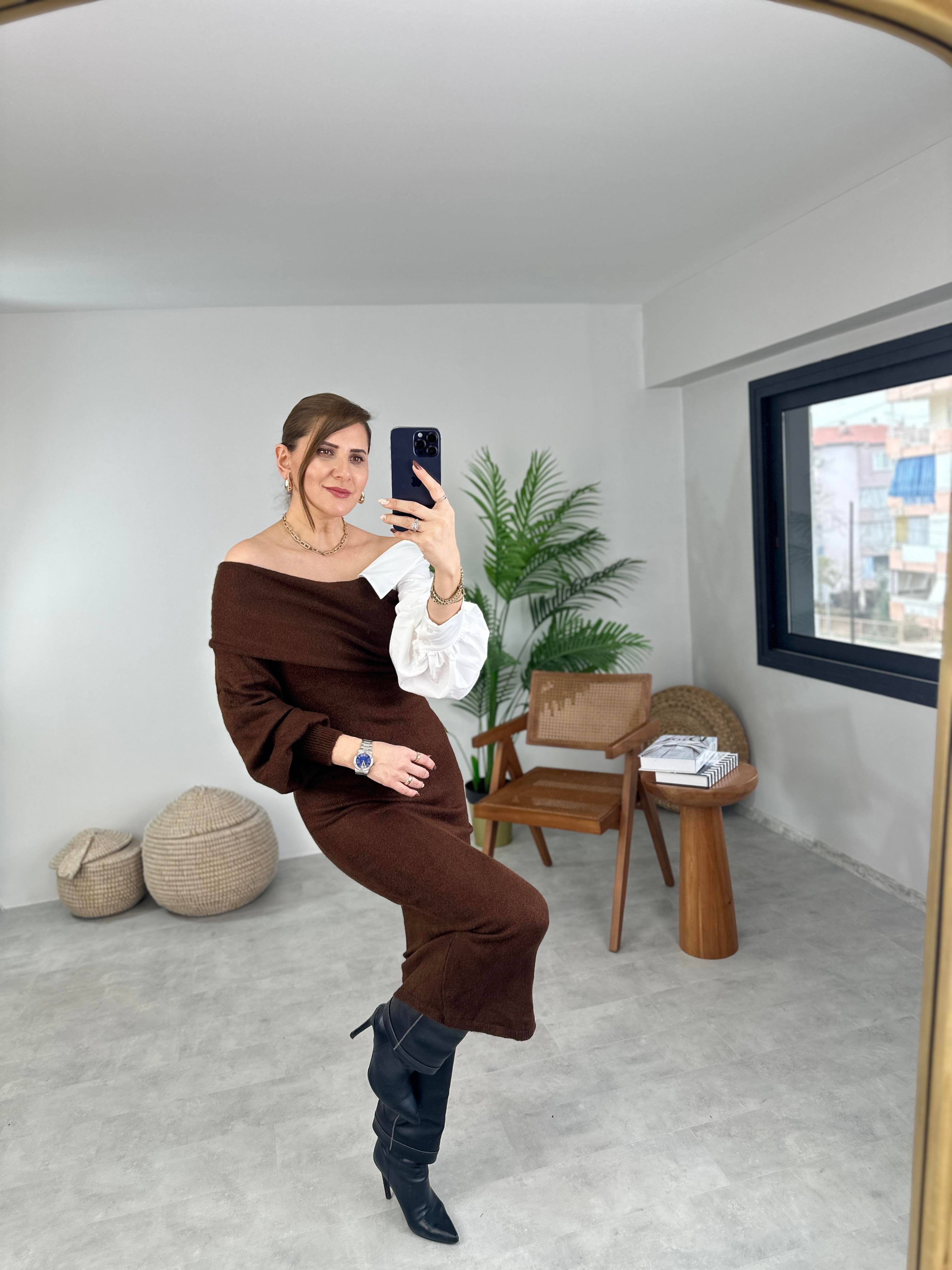 Yaka Detaylı Triko Elbise