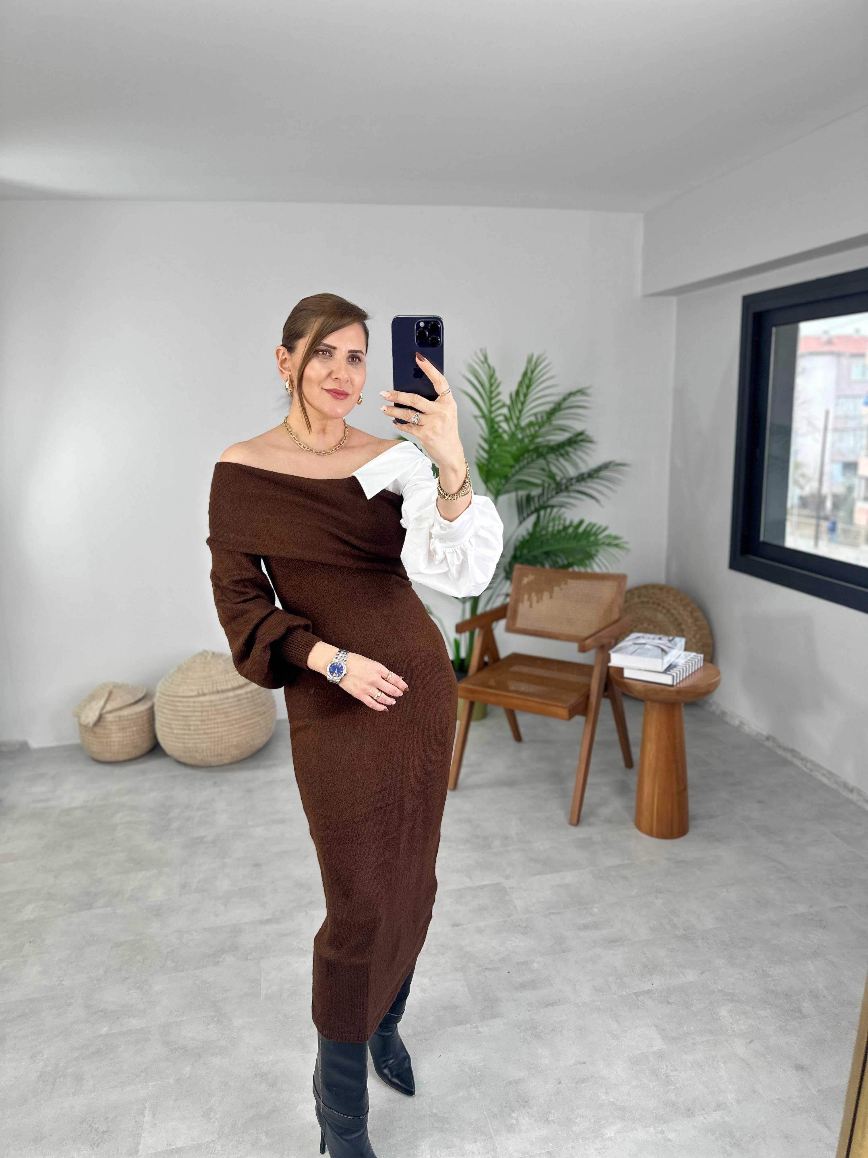 Yaka Detaylı Triko Elbise