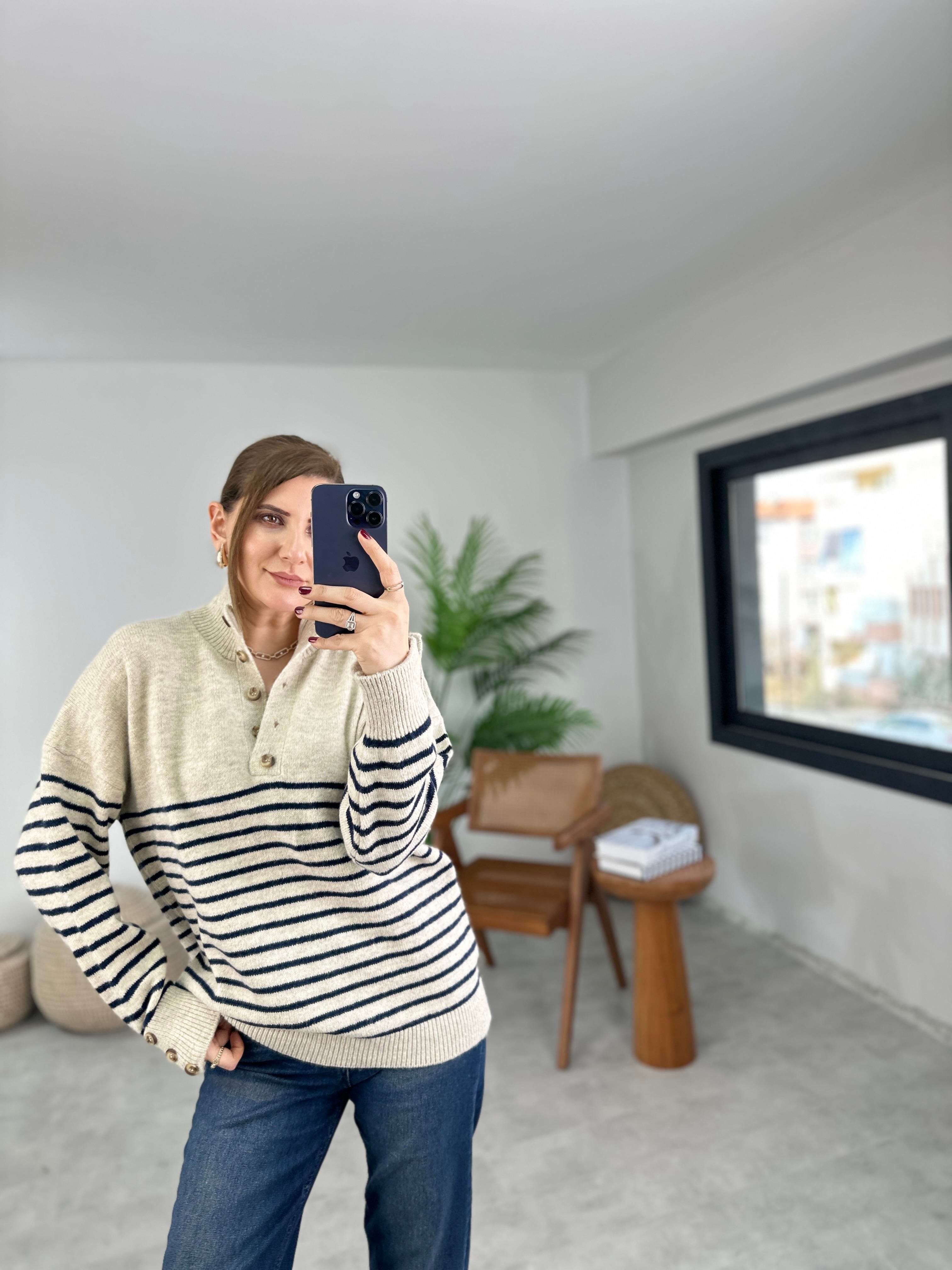 Yaka Düğmeli Çizgili Kazak