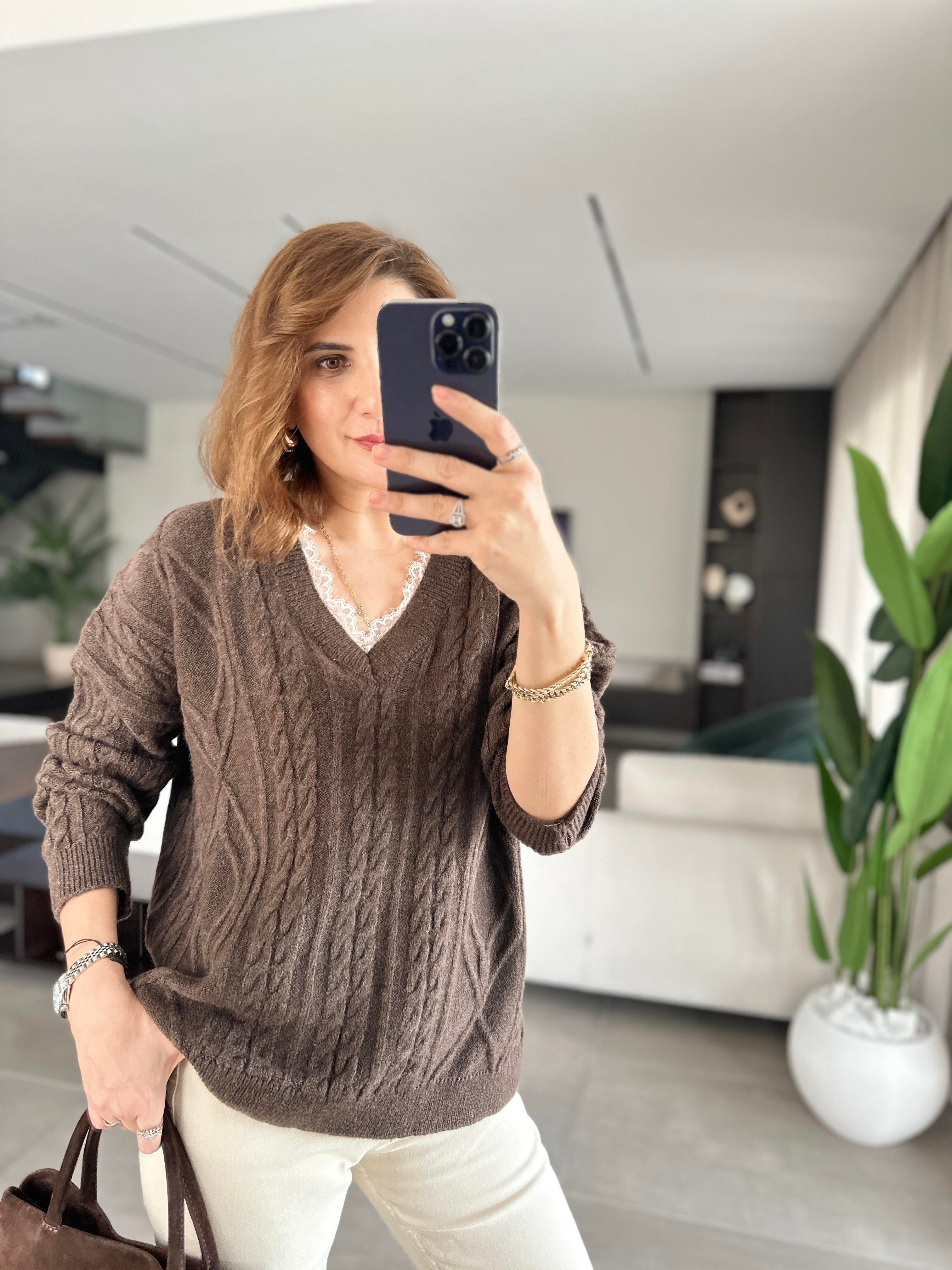 Yakası Dantelli Triko Kazak