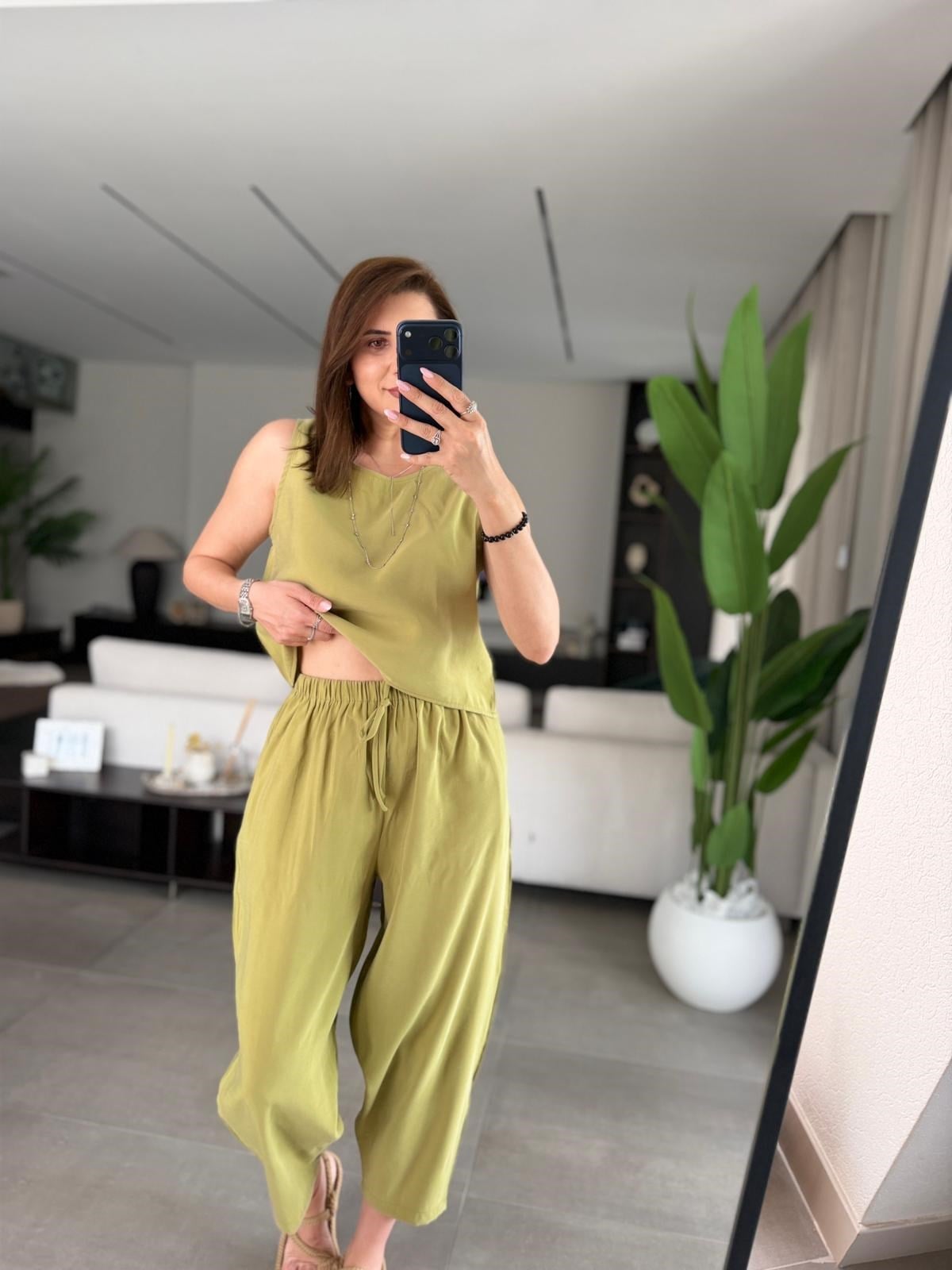 Yeşil  Kolsuz Üst Pantolon Takım