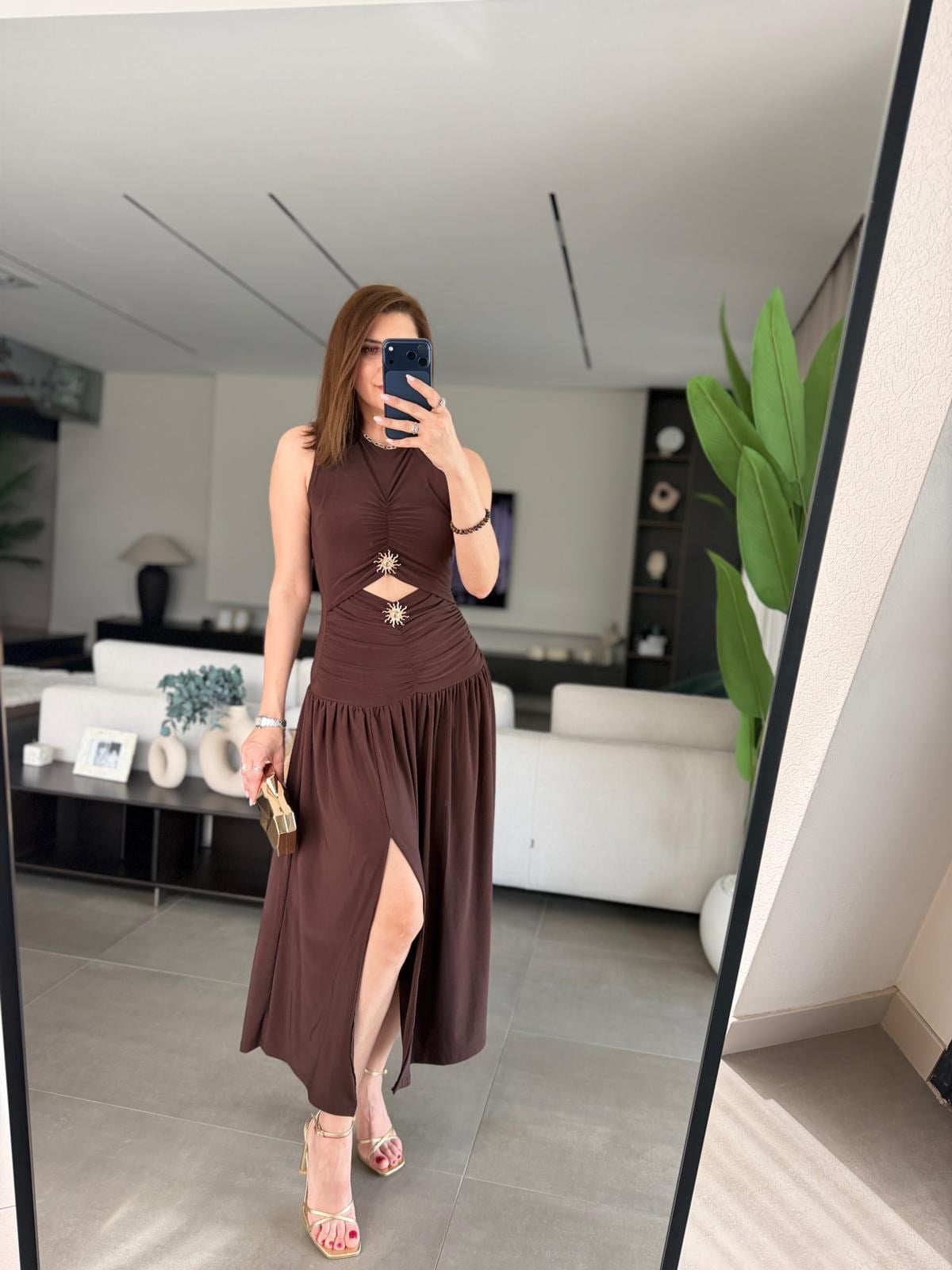 Yırtmaçlı Önü Aksesuar Detaylı Sandy Elbise