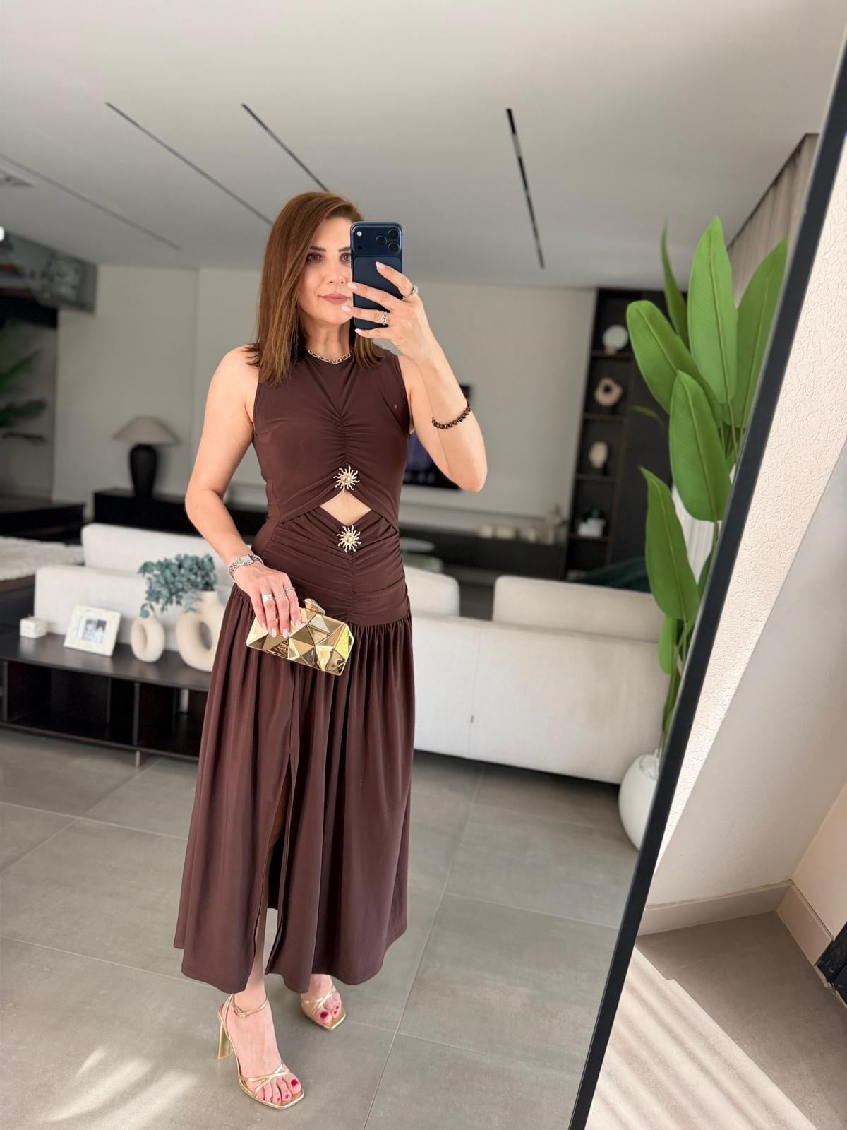 Yırtmaçlı Önü Aksesuar Detaylı Sandy Elbise