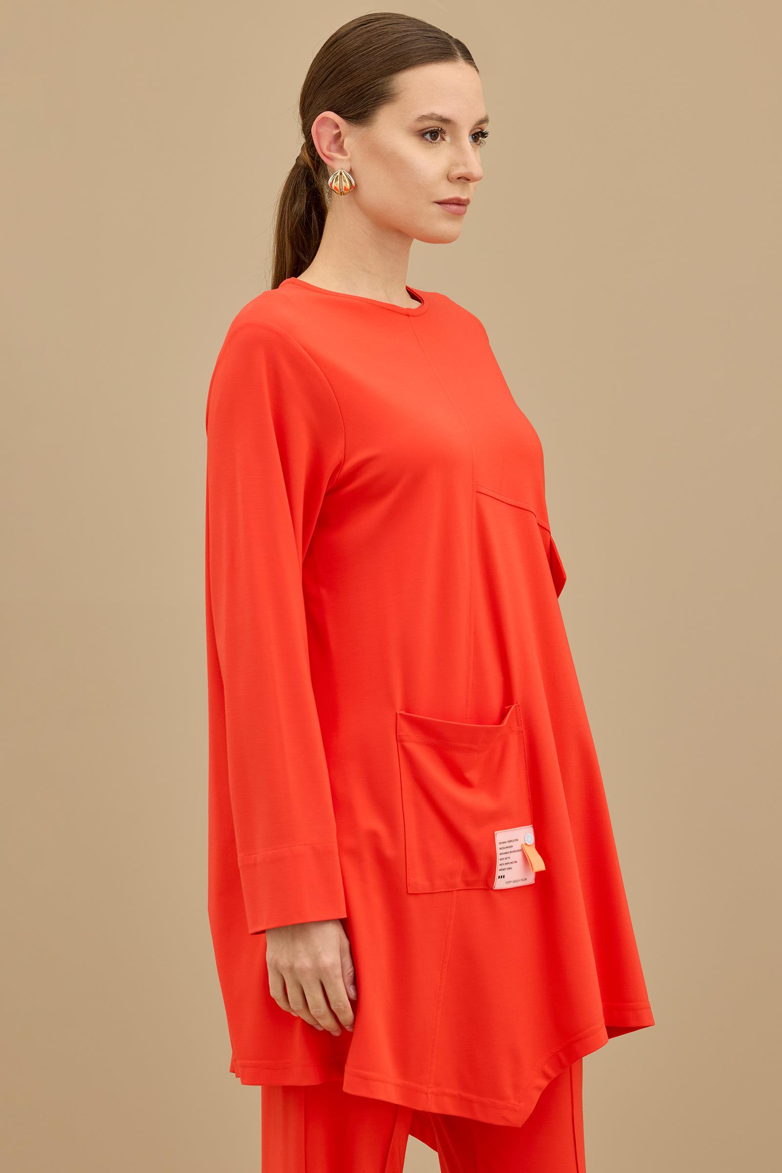 Asimetrik Kesimli Aksesuar Detaylı Takim KIRMIZI