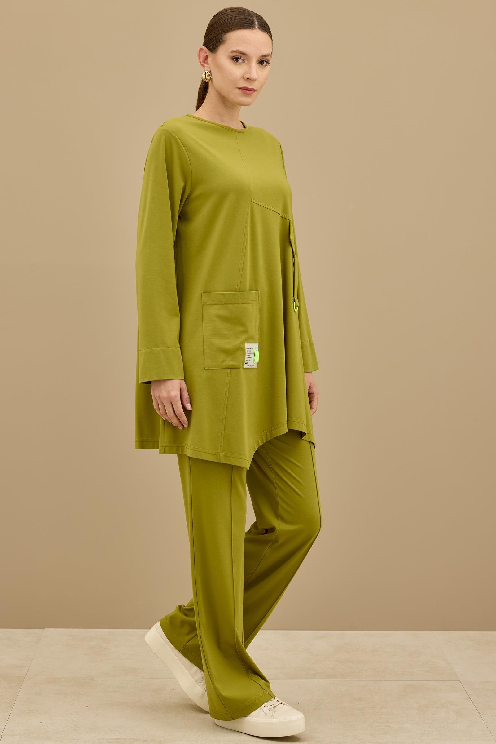 Asimetrik Kesimli Aksesuar Detaylı Takim YEŞİL