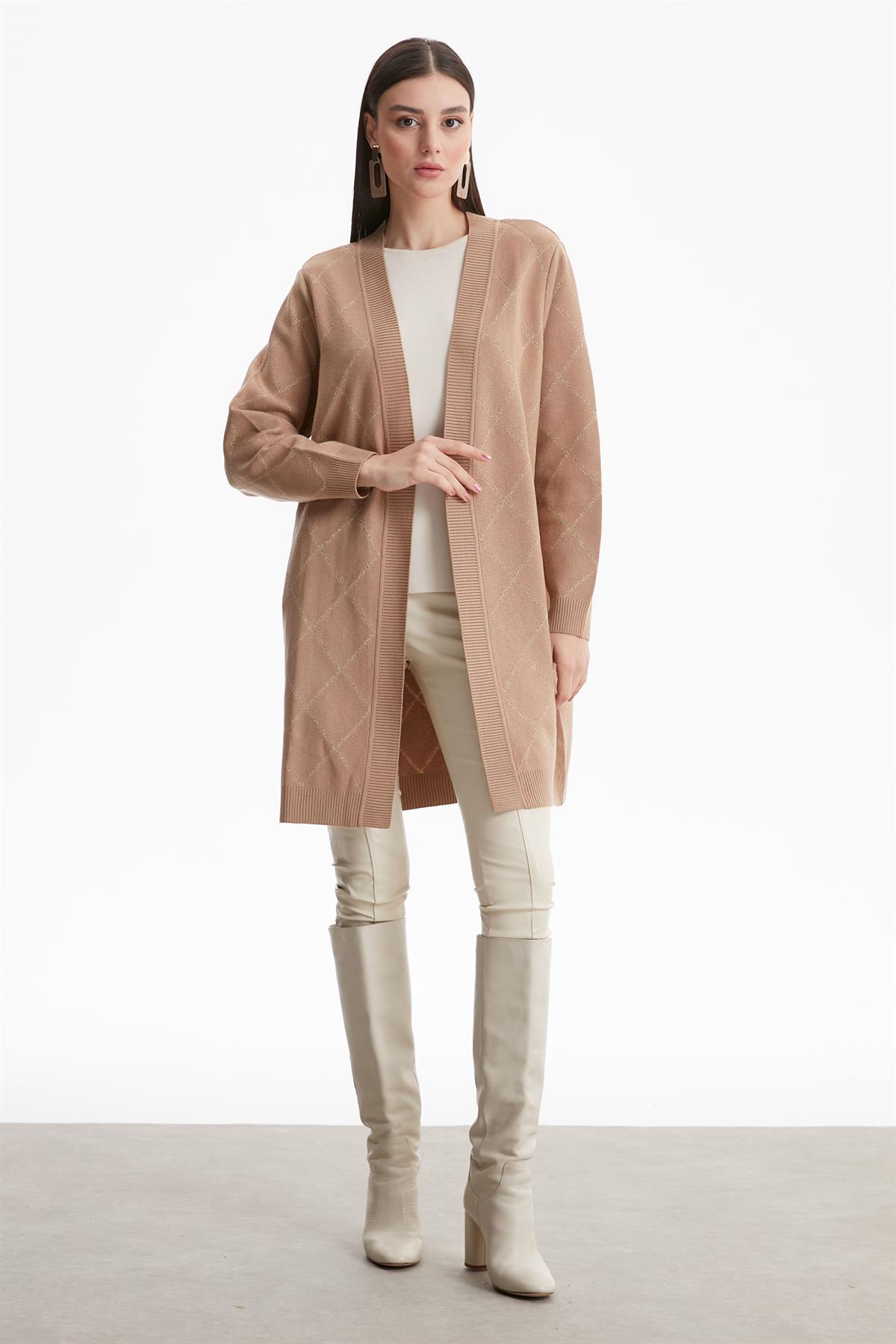 BAKLAVA DESENLİ SİMLİ HIRKA CAMEL