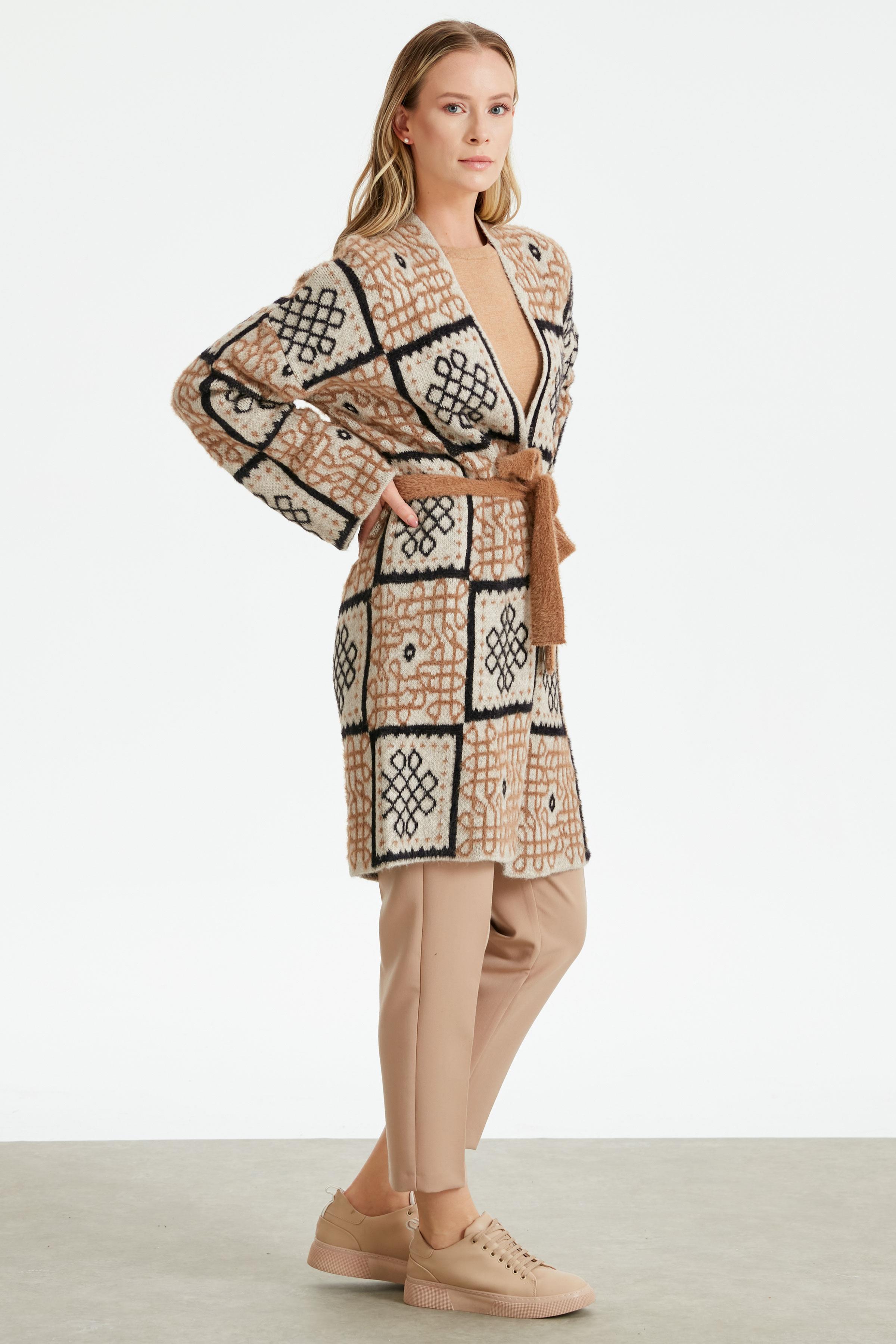 DESENLİ HIRKA BEJ-CAMEL