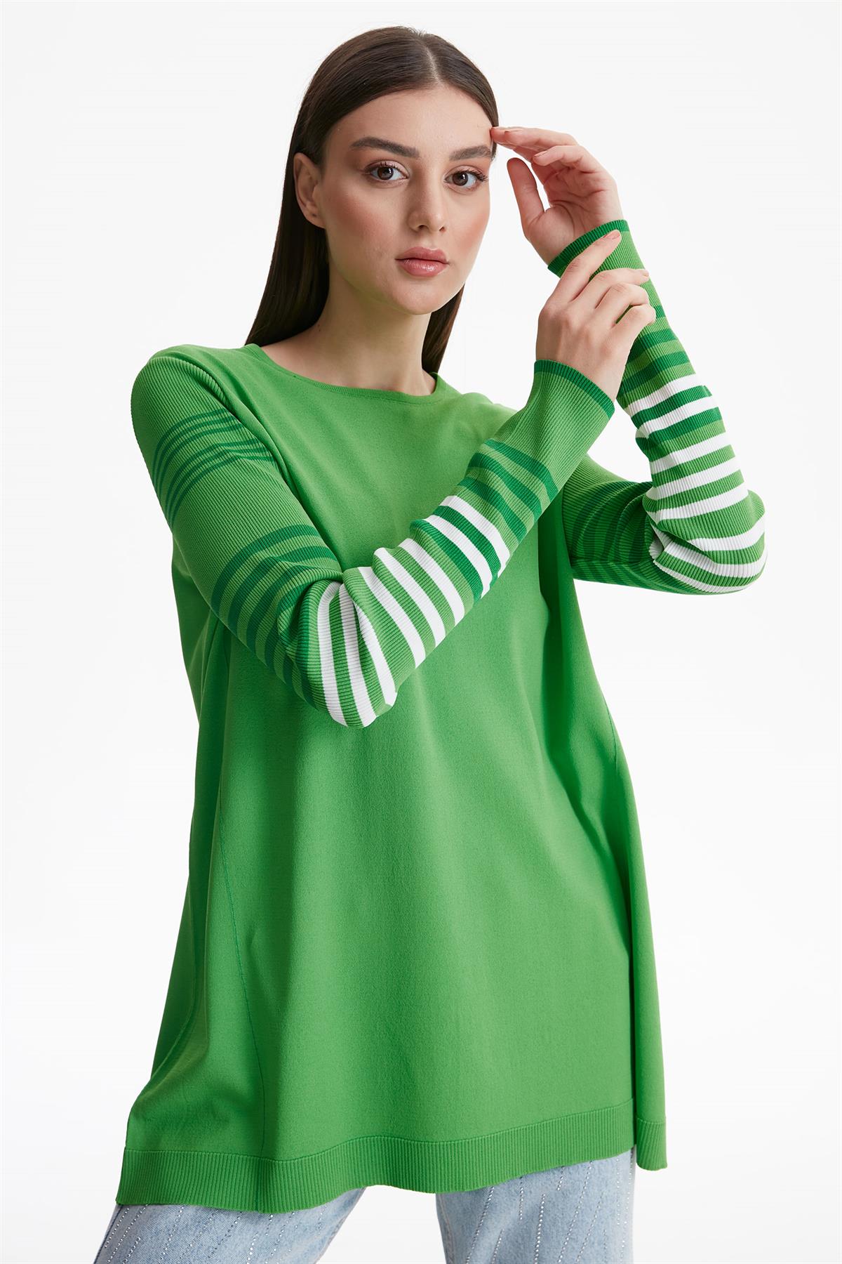 KOLLARI ÇİZGİLİ BASİC RAYON TRİKO TUNİK ELMA YEŞİLİ