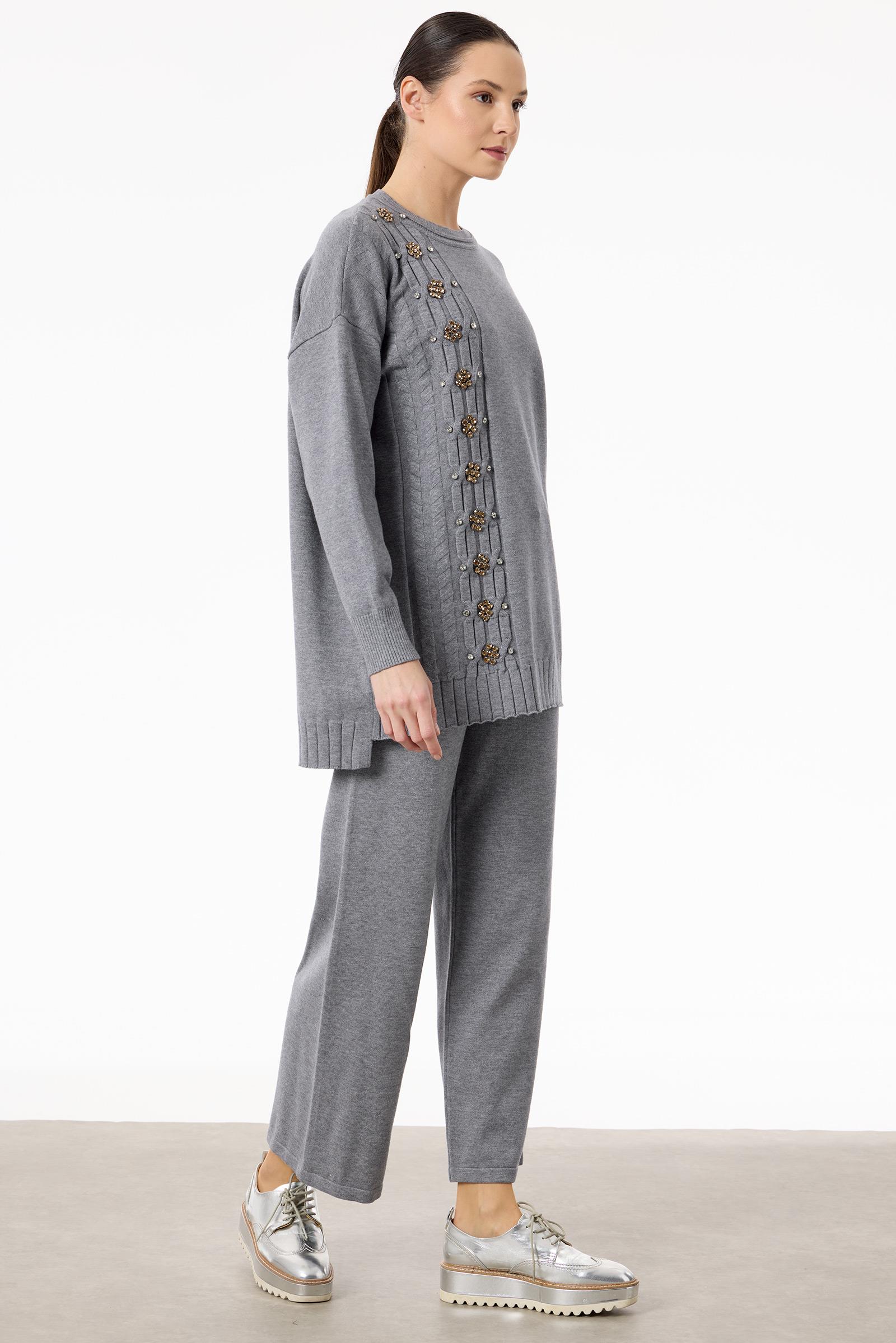 Saç Örgüsü Üzerine Taş Baskılı Pantolonlu Triko Takım GRİ