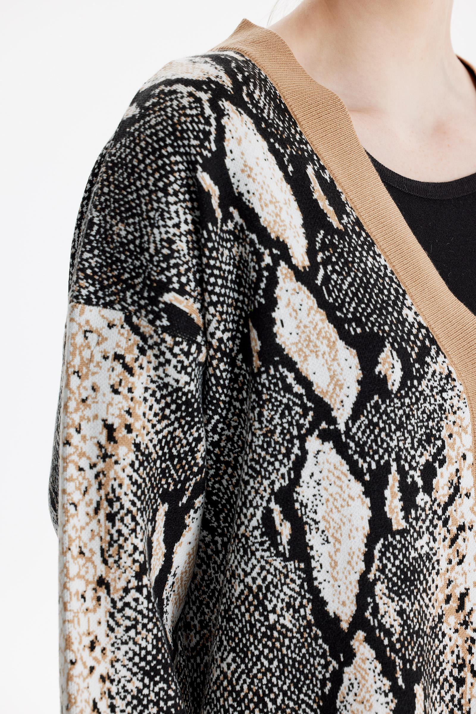 YILAN DESENLİ TRİKO HIRKA CAMEL
