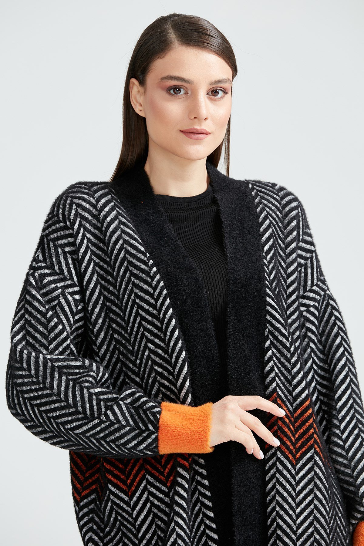 Zigzag Desenli Kontrast Manşetli Mink Triko Hırka SİYAH