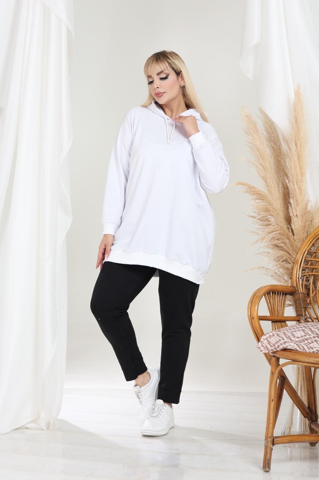 Beyaz kapşonlu sweatshirt