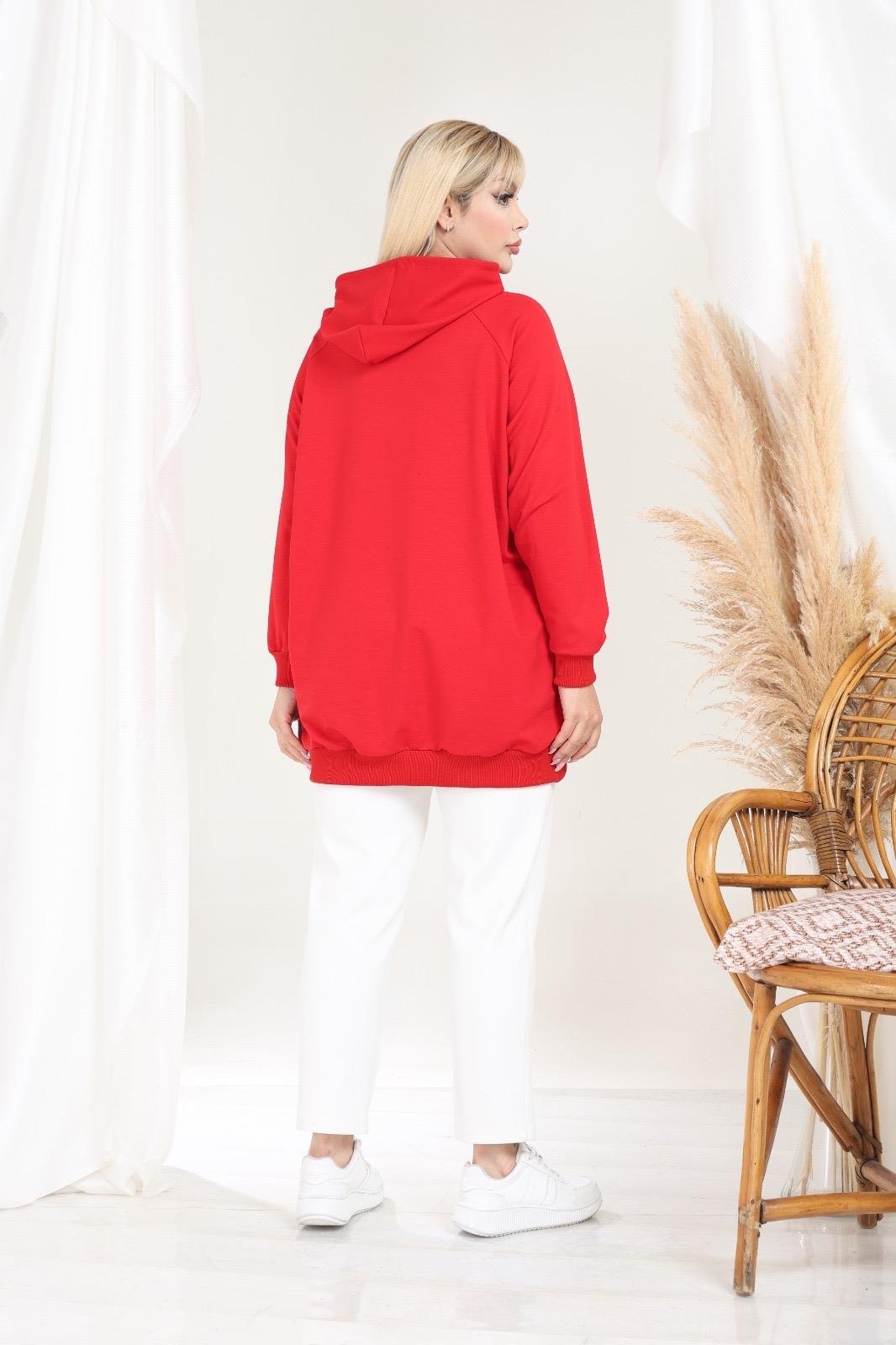 Kırmızı kapşonlu sweatshirt