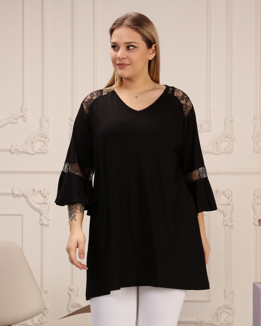 Kolları volanlı dantelli bluz 