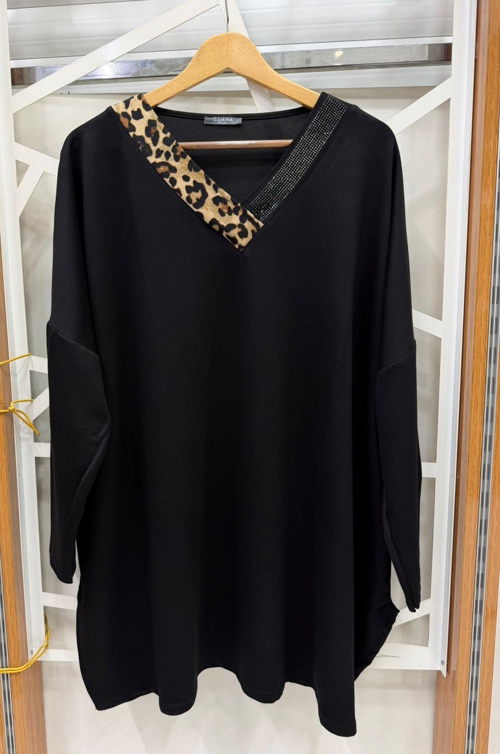 Leopar ve taş detaylı bluz 