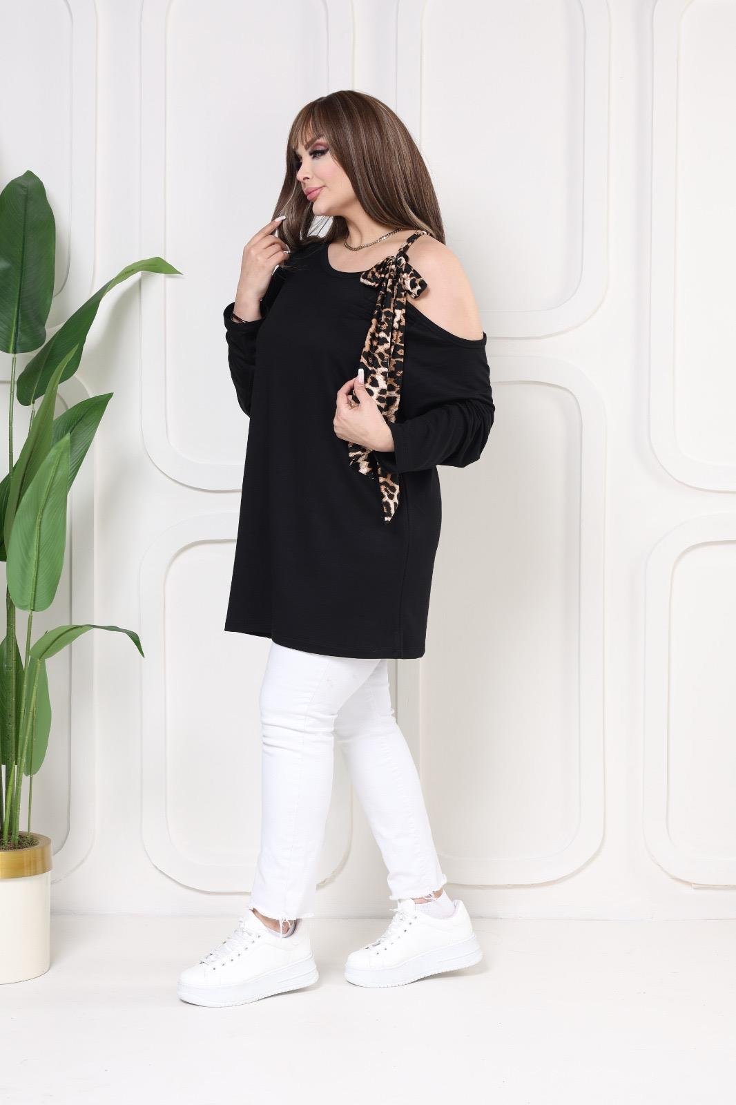 Omzu açık leopar detaylı bluz 