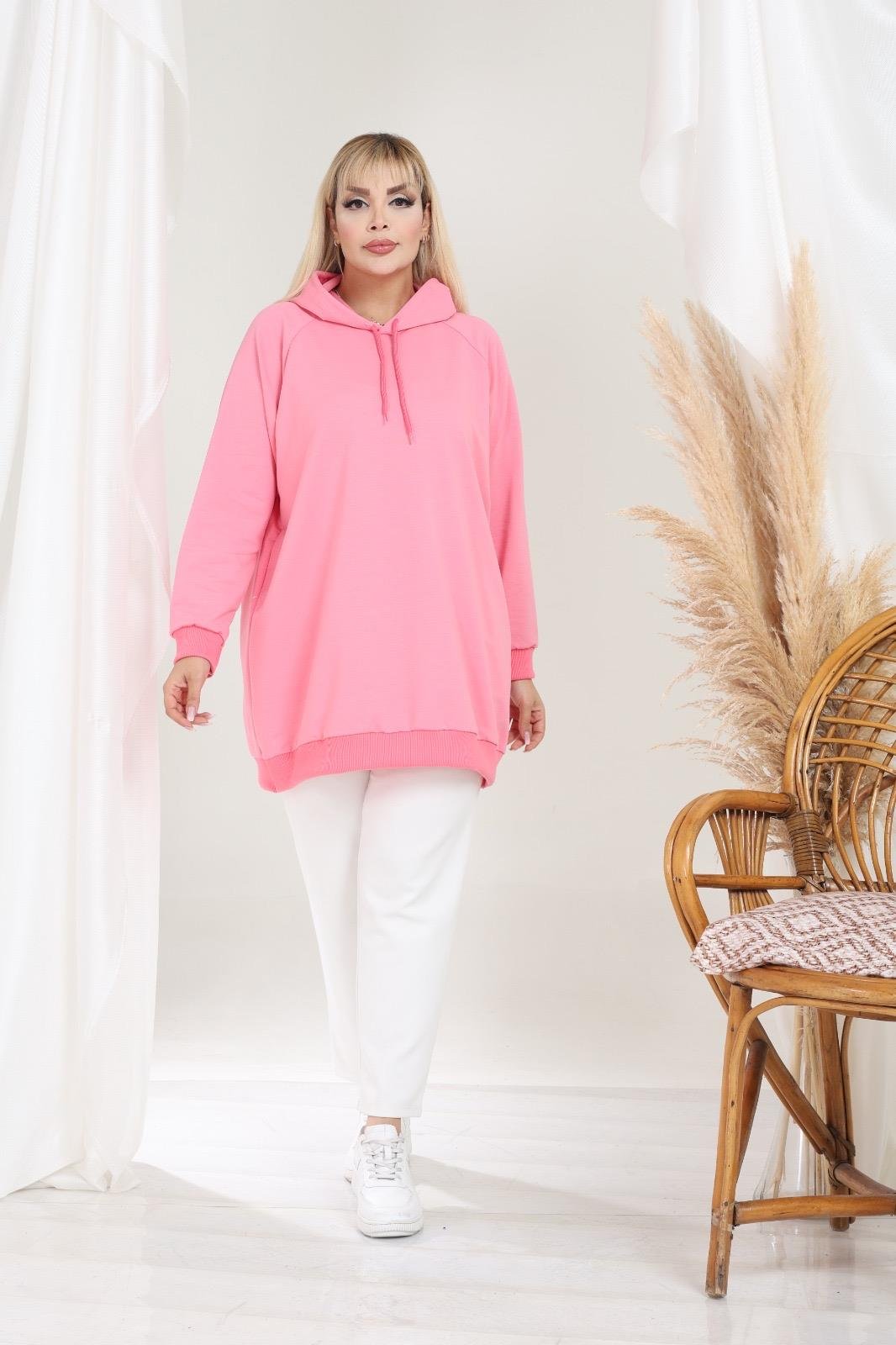 Pembe kapşonlu sweatshirt