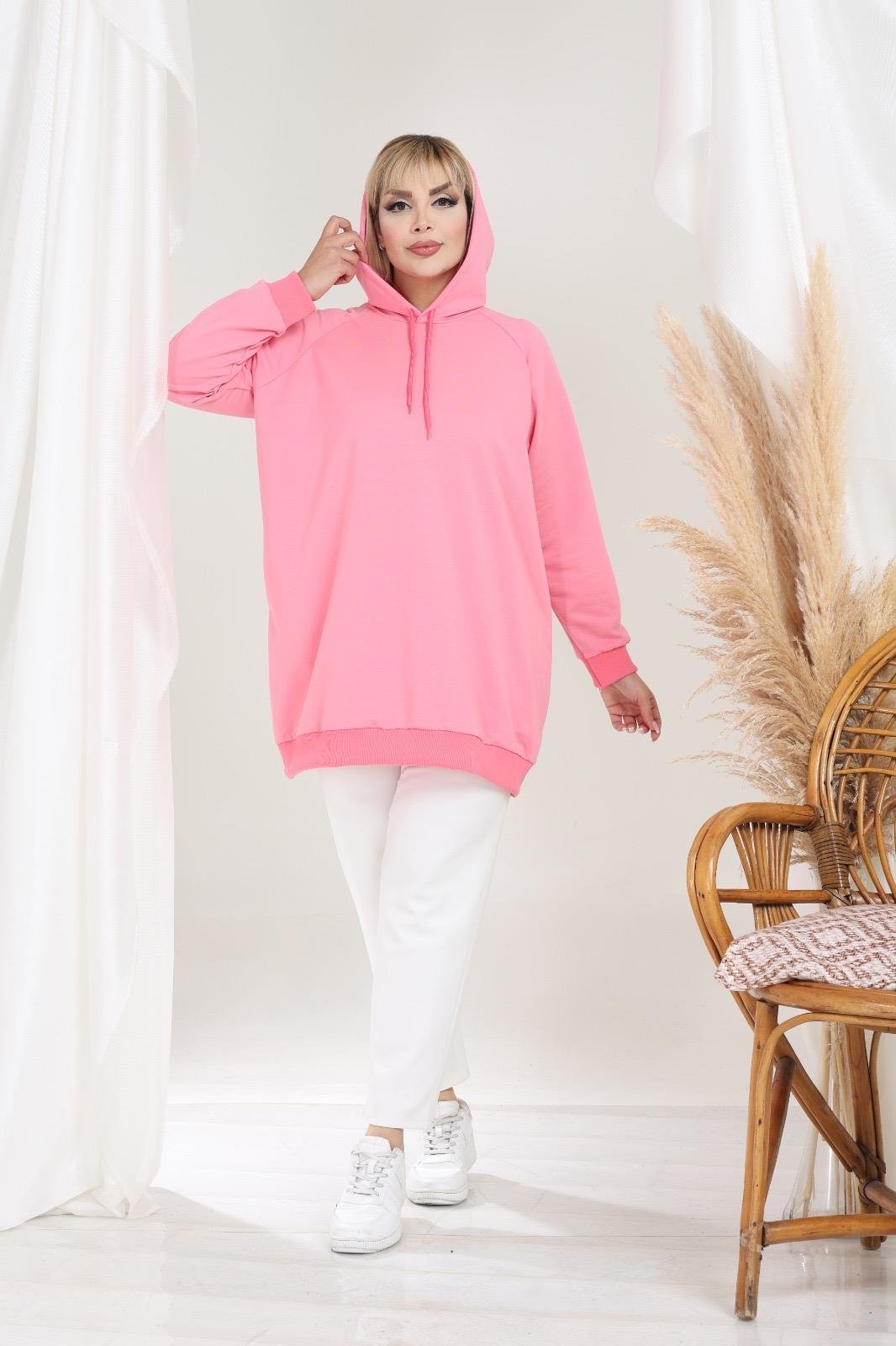 Pembe kapşonlu sweatshirt