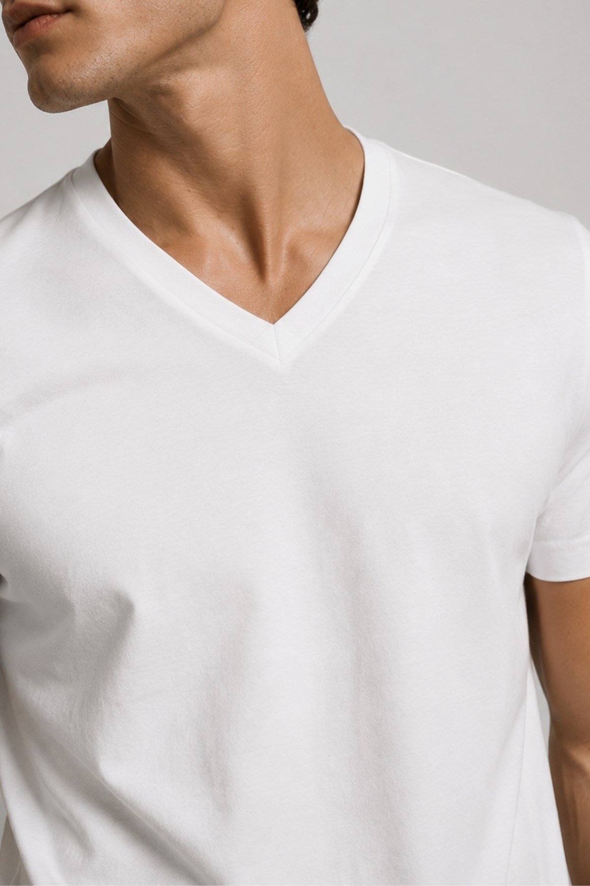Erkek V Yaka %100 Pamuk Kısa Kollu Beyaz T-shirt